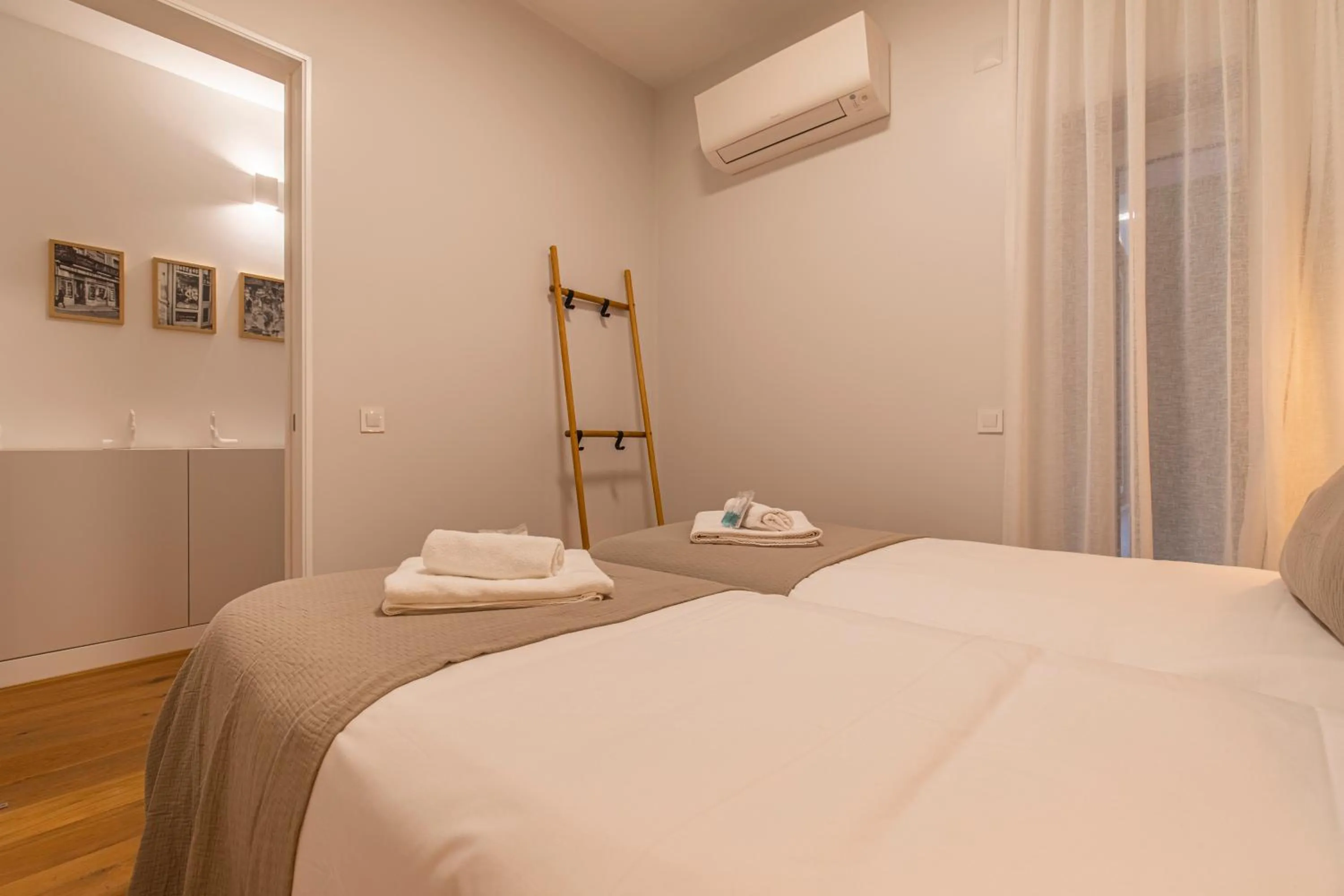 Bedroom, Bed in Upscale & Modern 2BDR Apartment