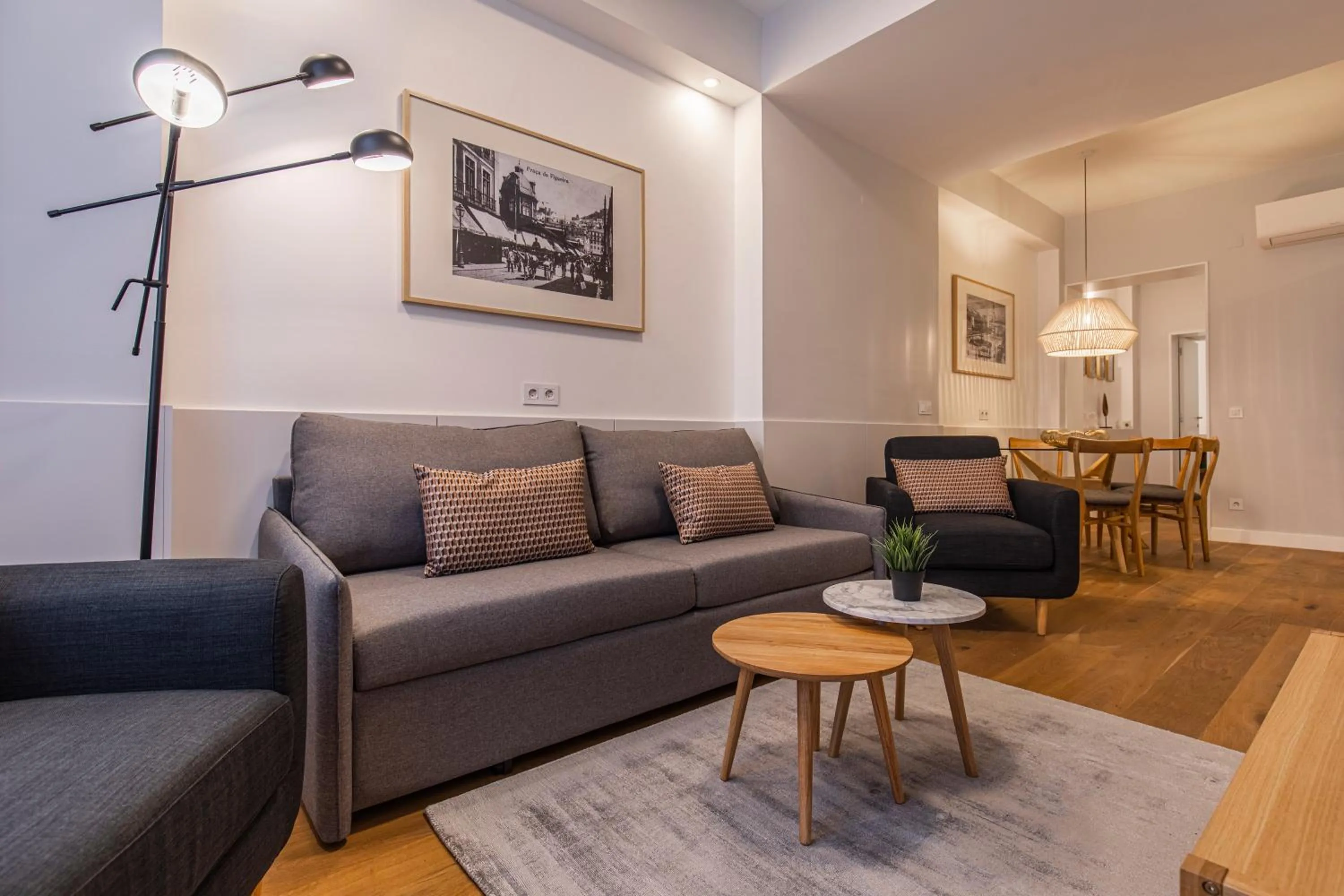 Living room in Upscale & Modern 2BDR Apartment