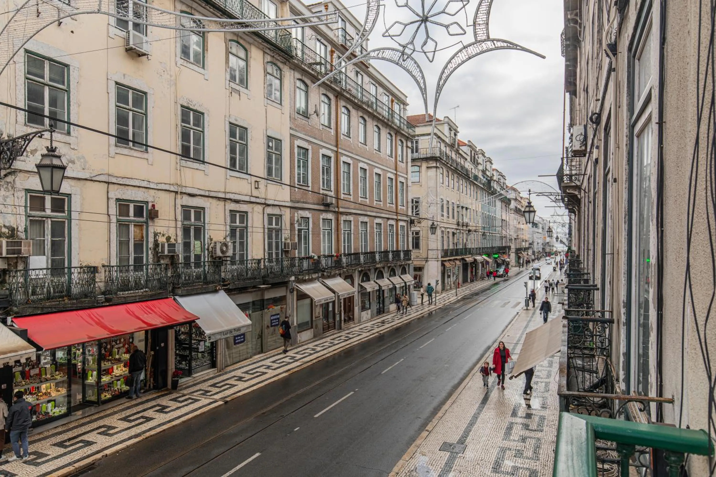 Street view in Upscale & Modern 2BDR Apartment