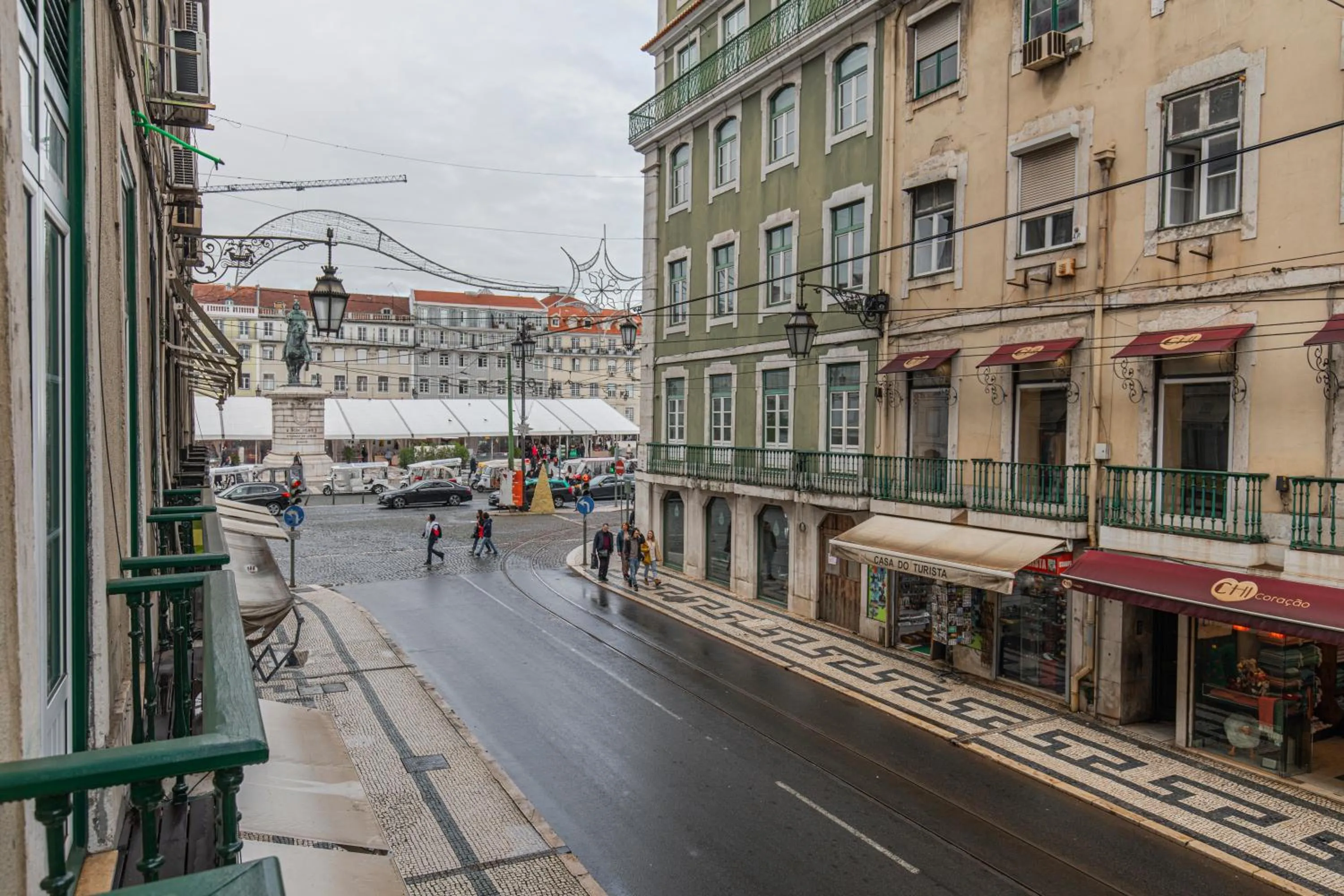 Street view in Upscale & Modern 2BDR Apartment