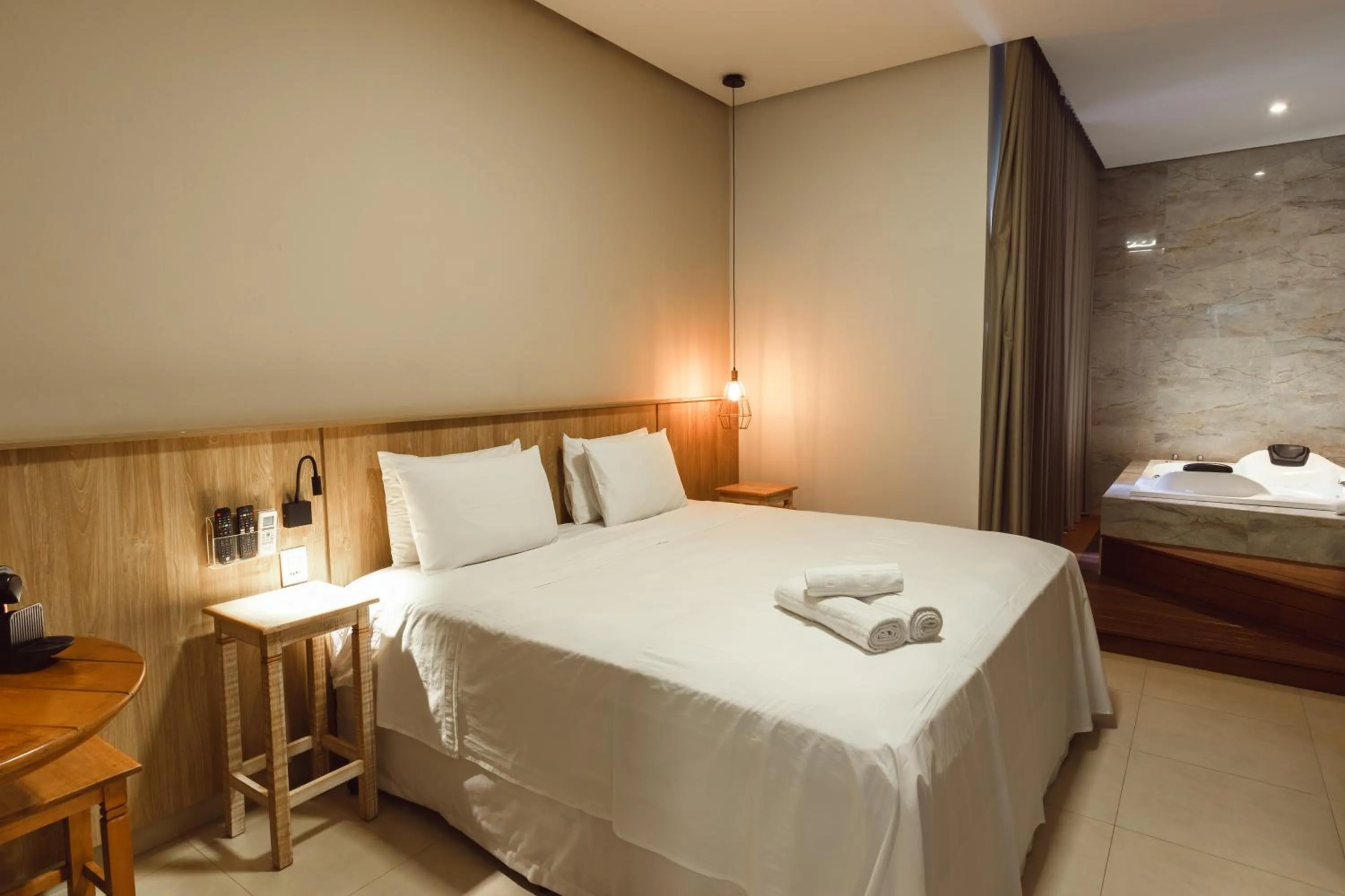 Hot Tub, Bed in Pousada Viver Capitólio