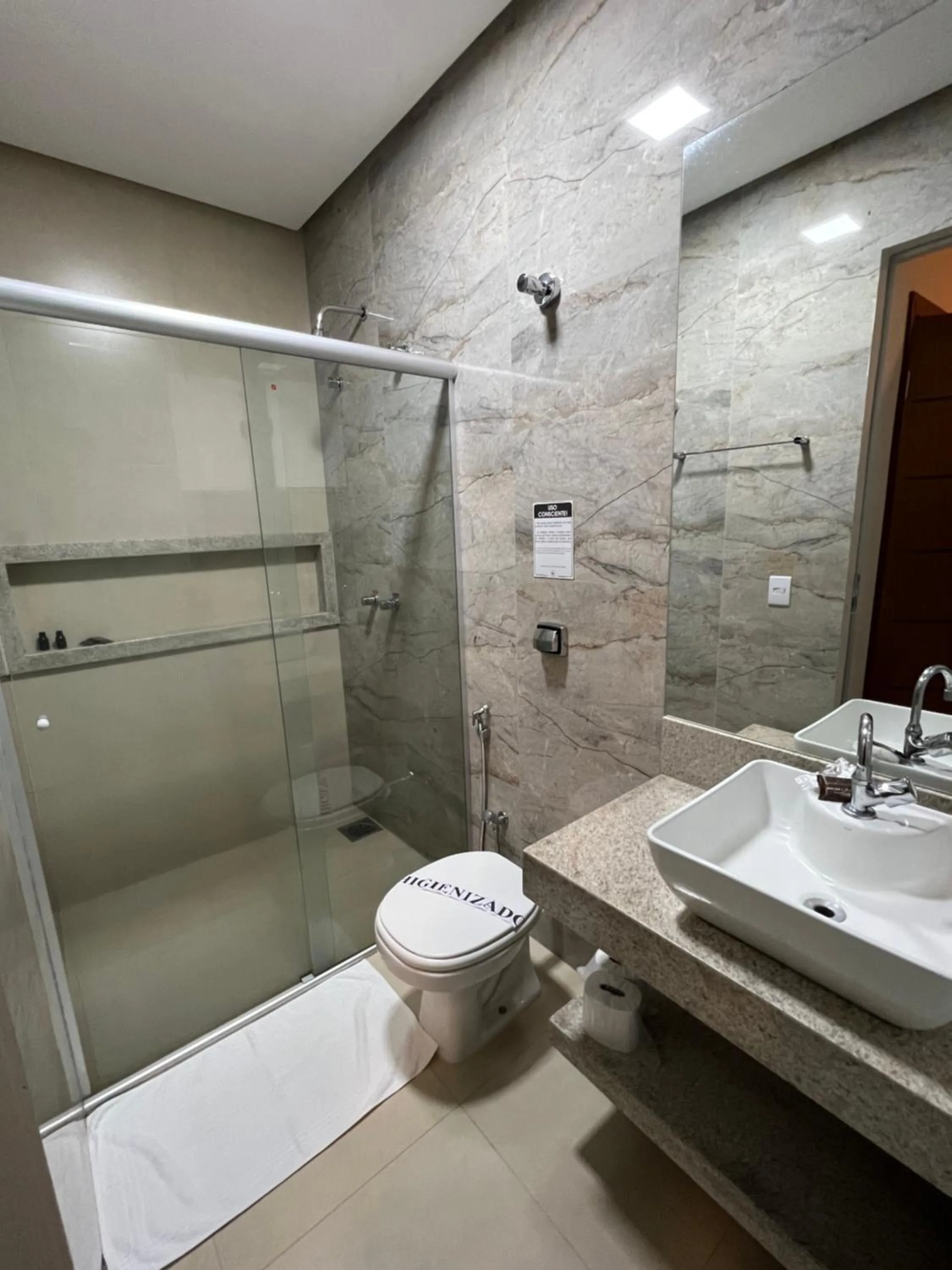 Shower in Pousada Viver Capitólio