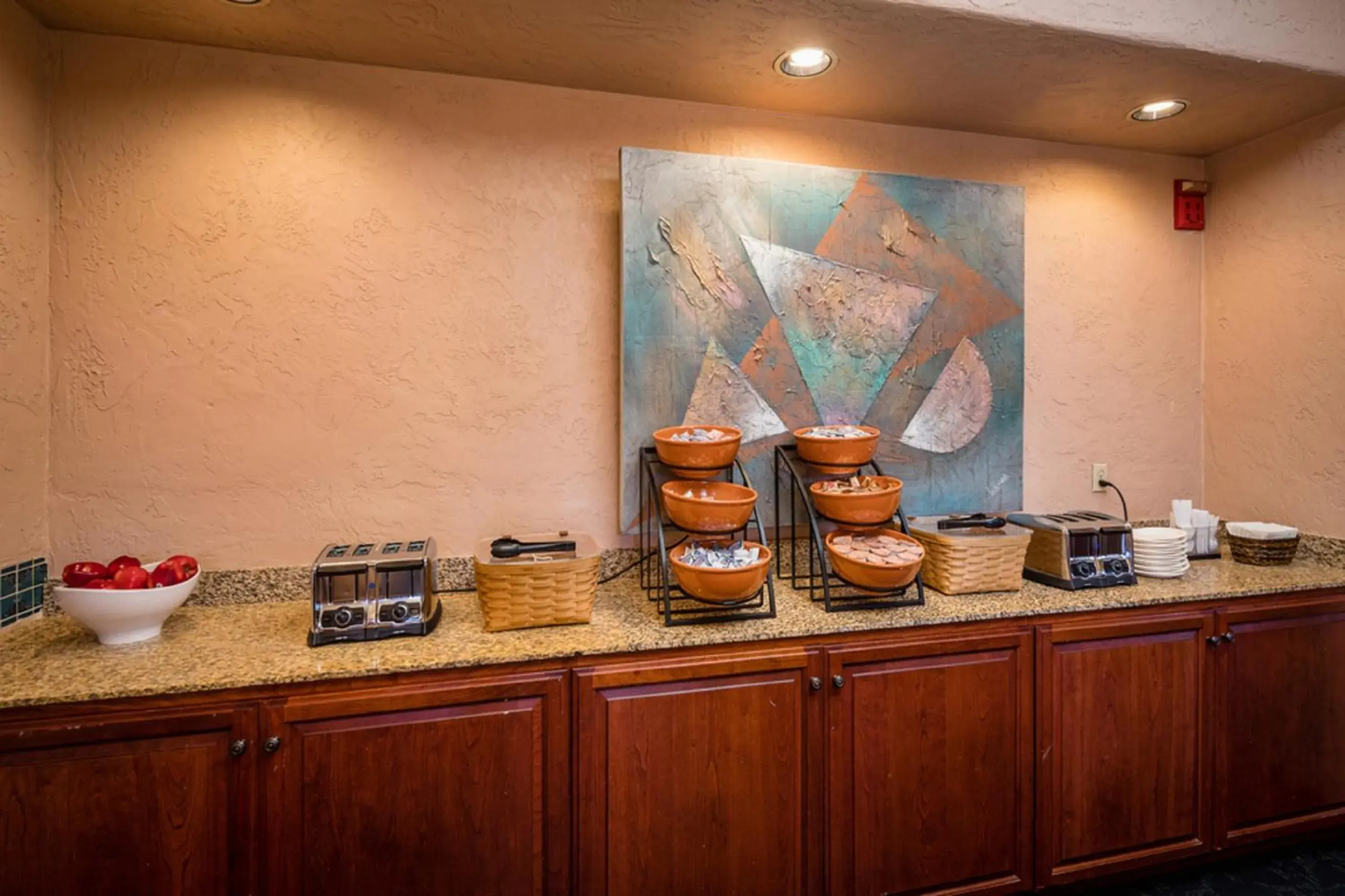 Breakfast, Kitchen/Kitchenette in SFO El Rancho Inn, SureStay Collection by Best Western
