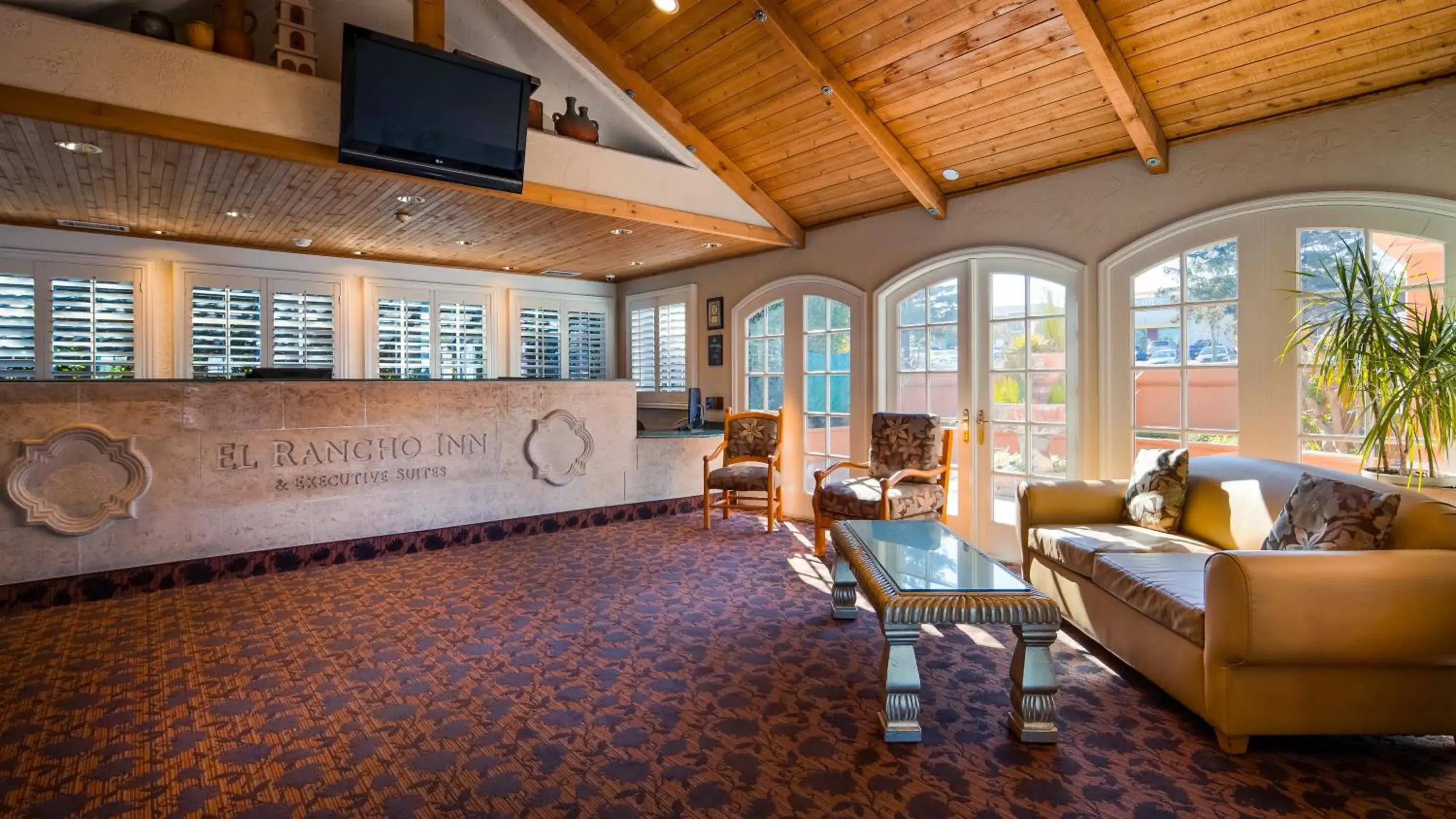 Lobby or reception in SFO El Rancho Inn, SureStay Collection by Best Western