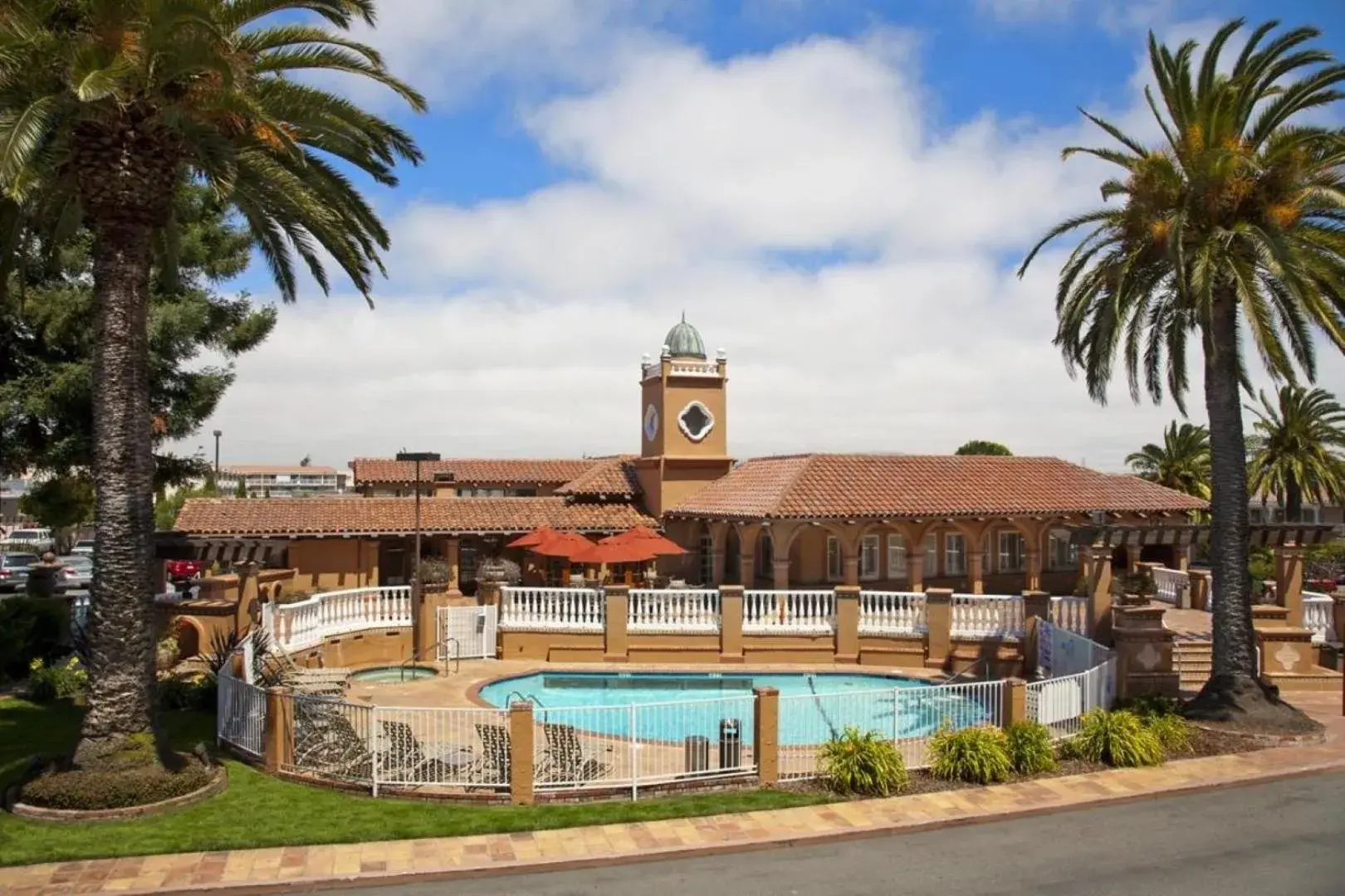 Property building, Swimming Pool in SFO El Rancho Inn, SureStay Collection by Best Western