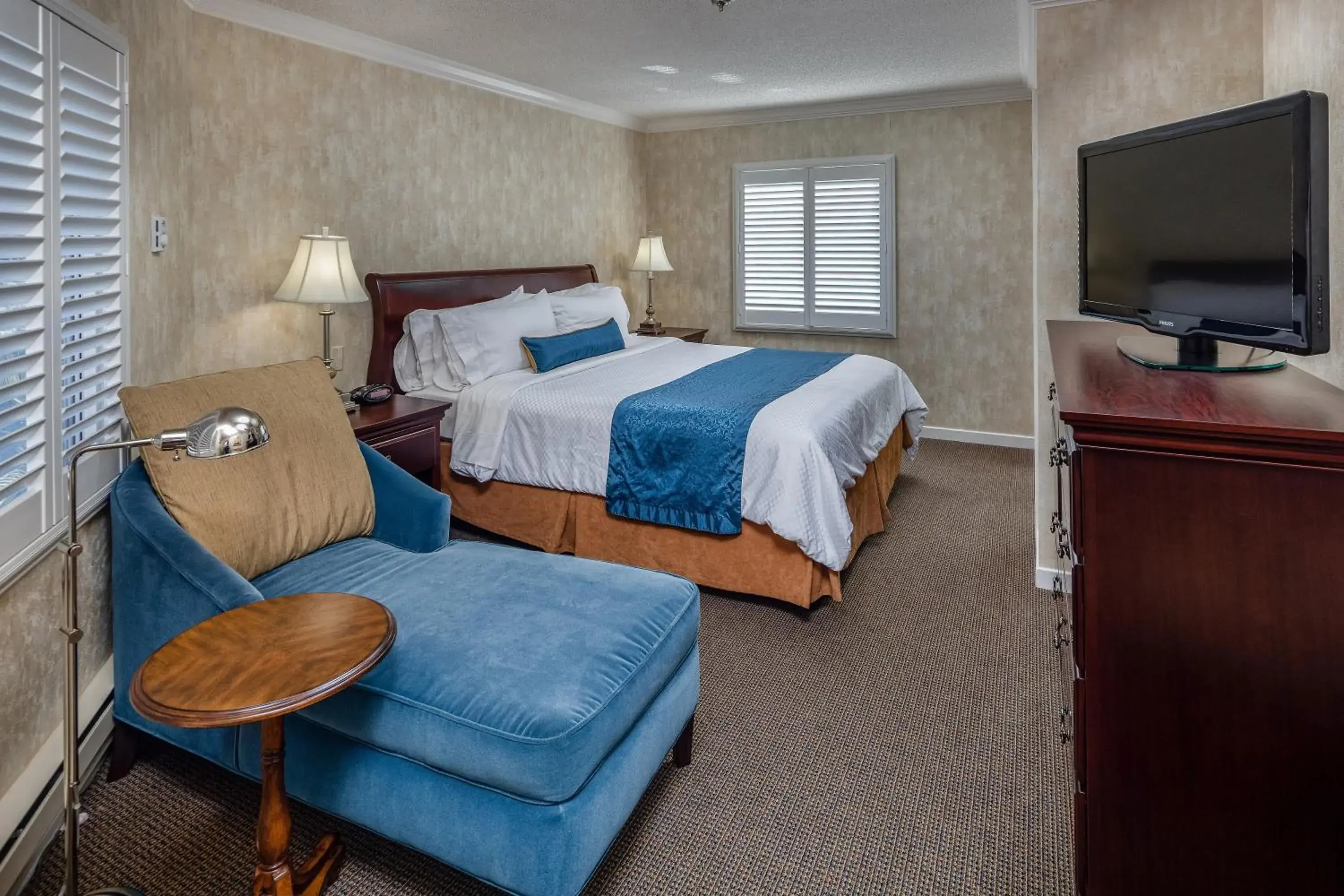 Bedroom, Bed in SFO El Rancho Inn, SureStay Collection by Best Western