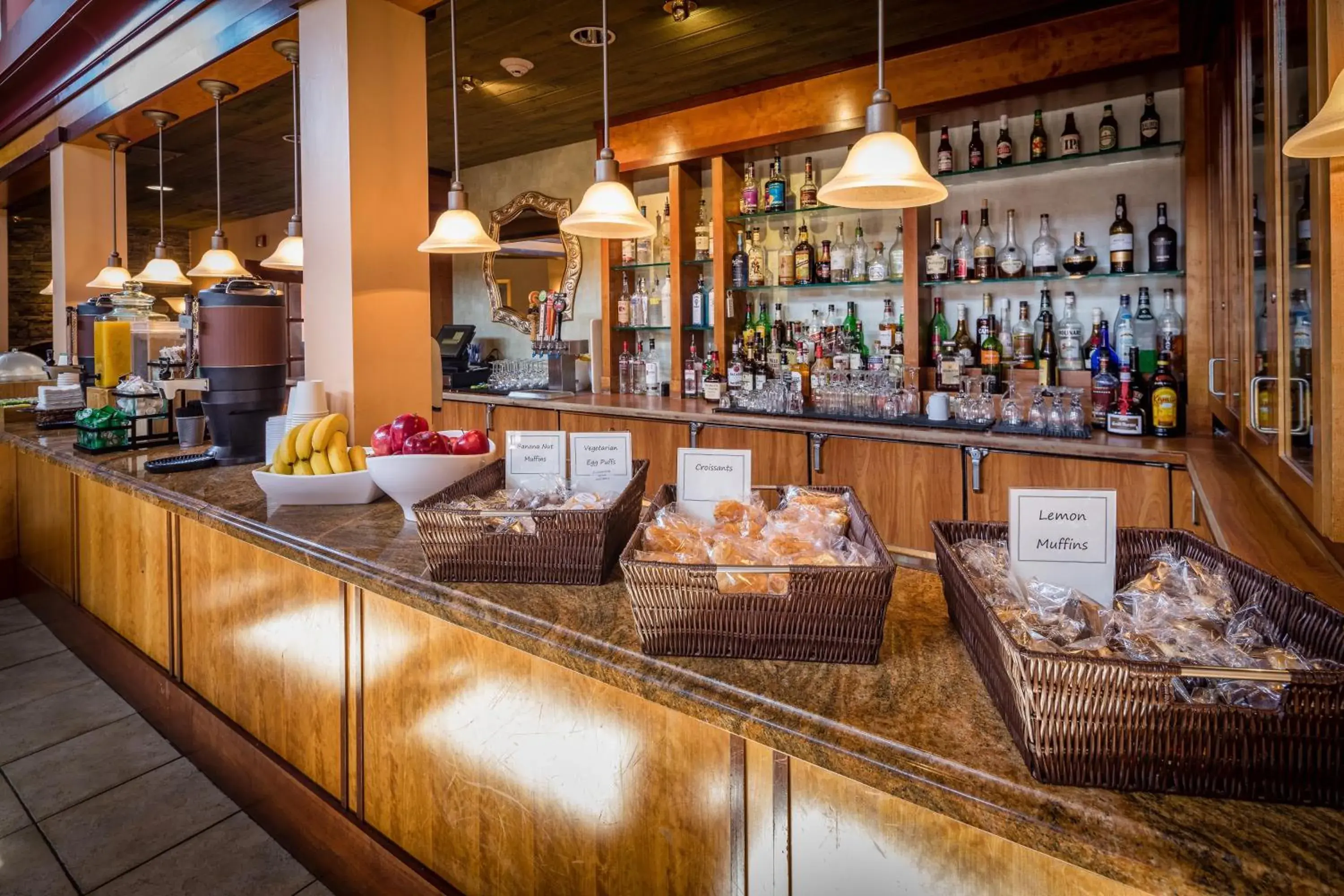 Breakfast, Lounge/Bar in SFO El Rancho Inn, SureStay Collection by Best Western
