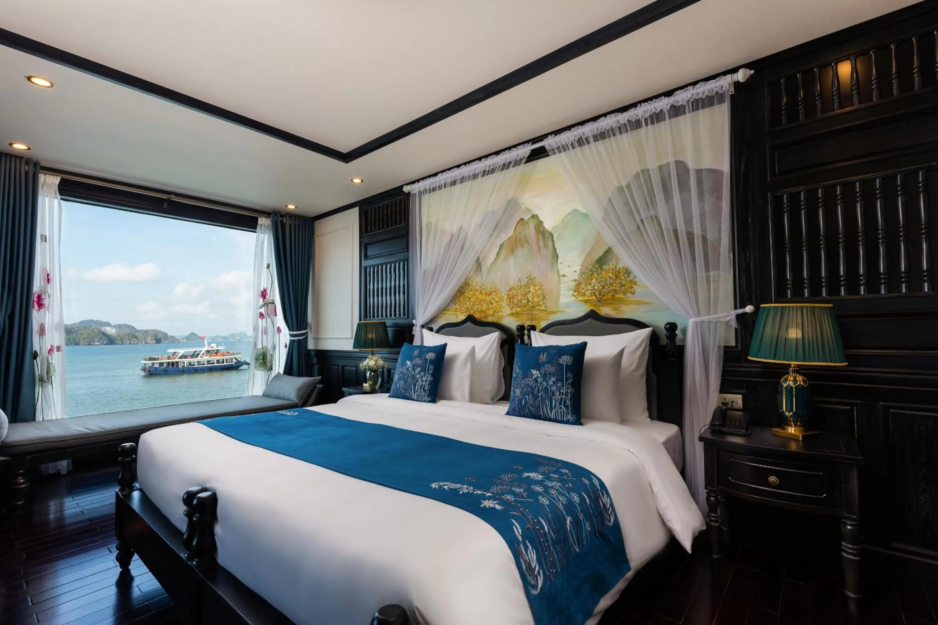 Bed in La Regina Grand Cruise