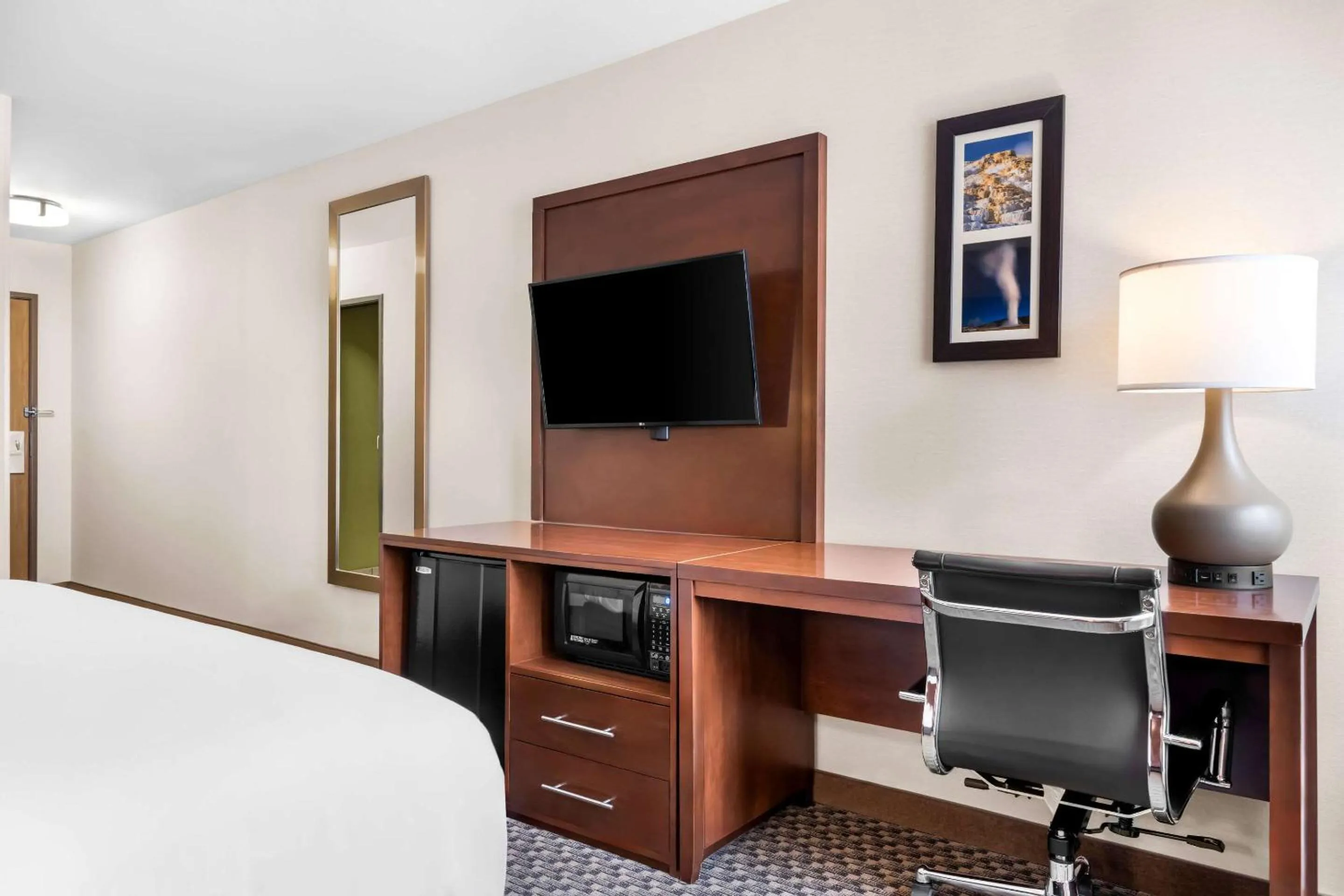 Bedroom, Bed in Comfort Inn at Buffalo Bill Village Resort