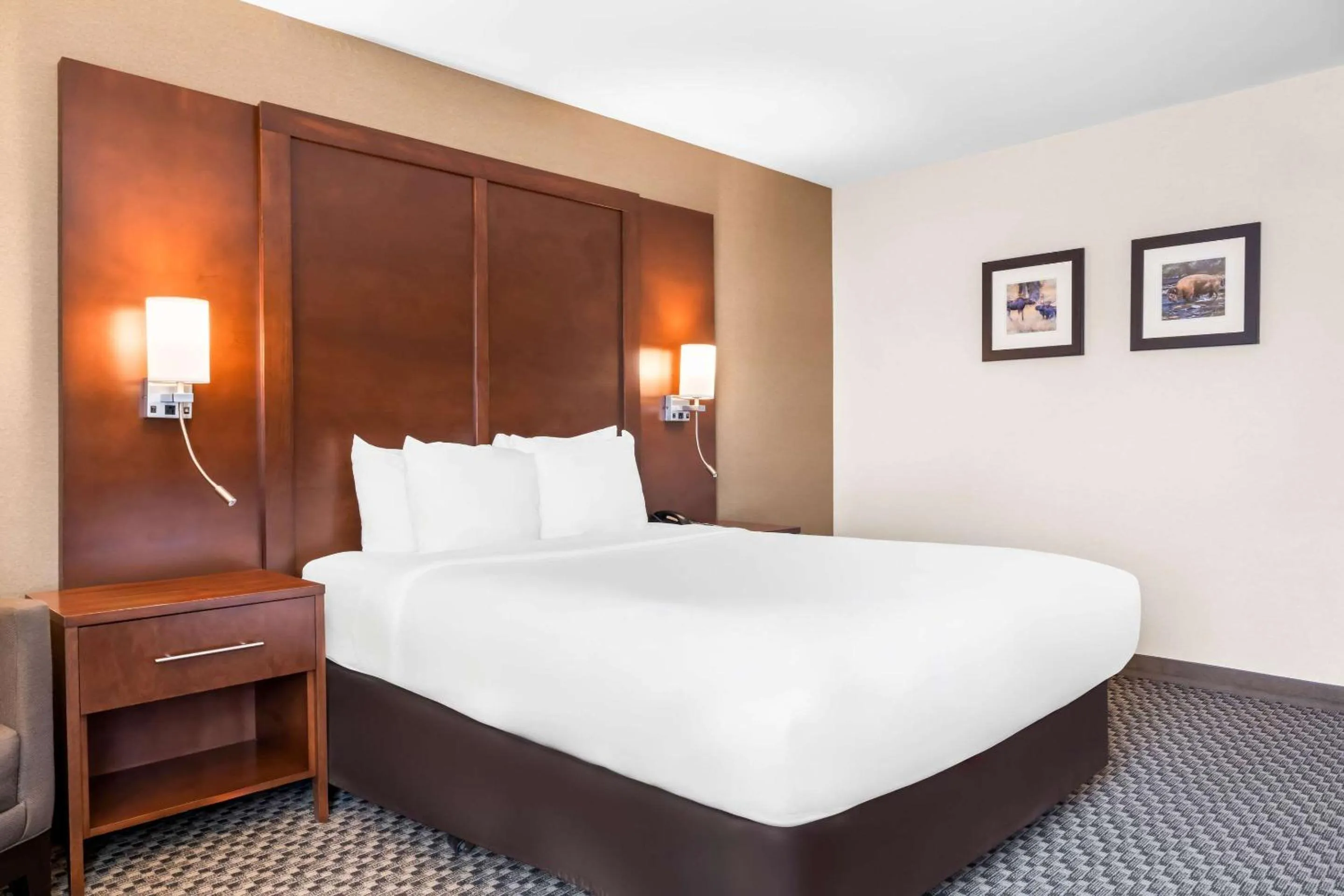 Bedroom, Bed in Comfort Inn at Buffalo Bill Village Resort