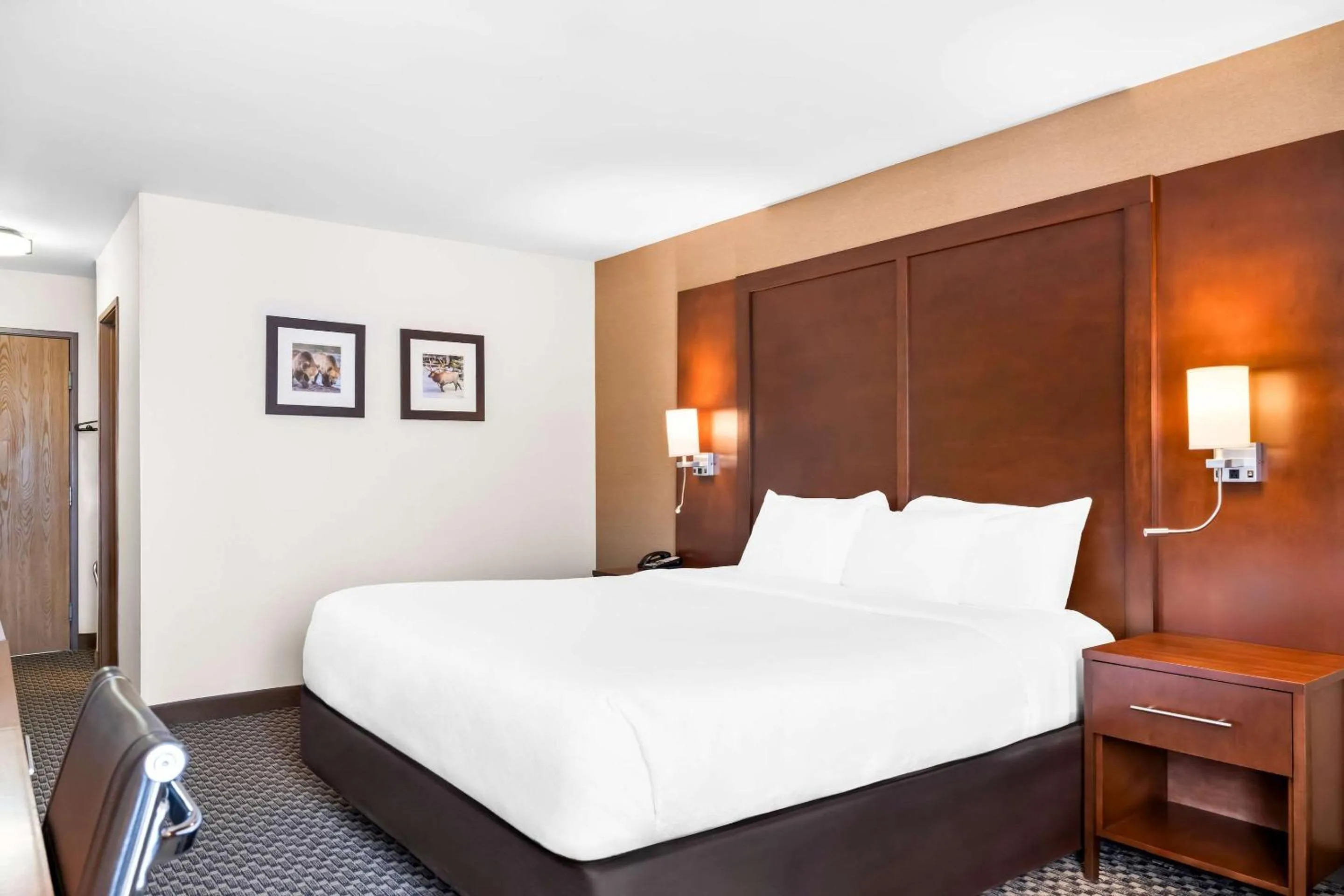 Bedroom, Bed in Comfort Inn at Buffalo Bill Village Resort