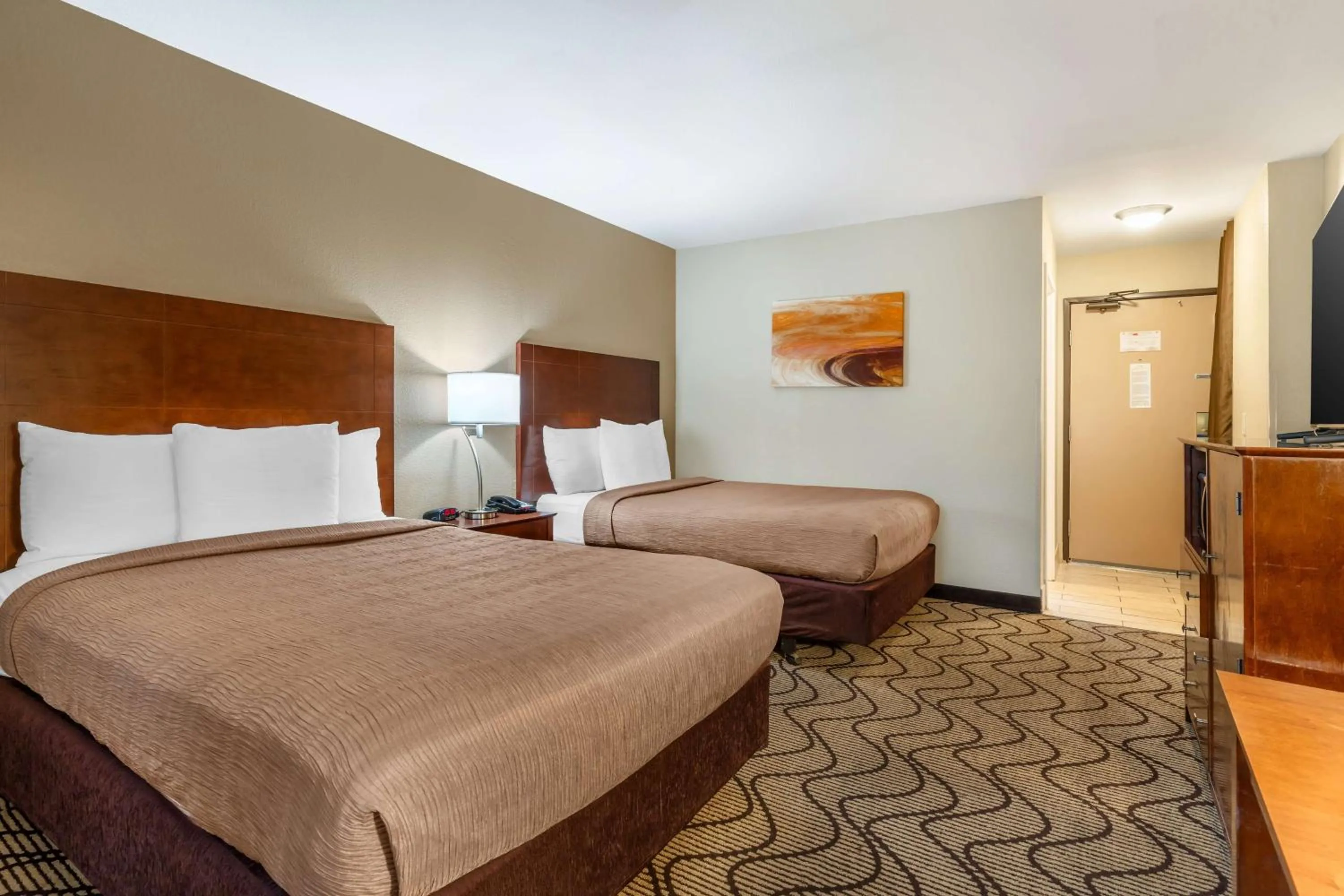 Bedroom, Bed in Best Western John Muir Inn