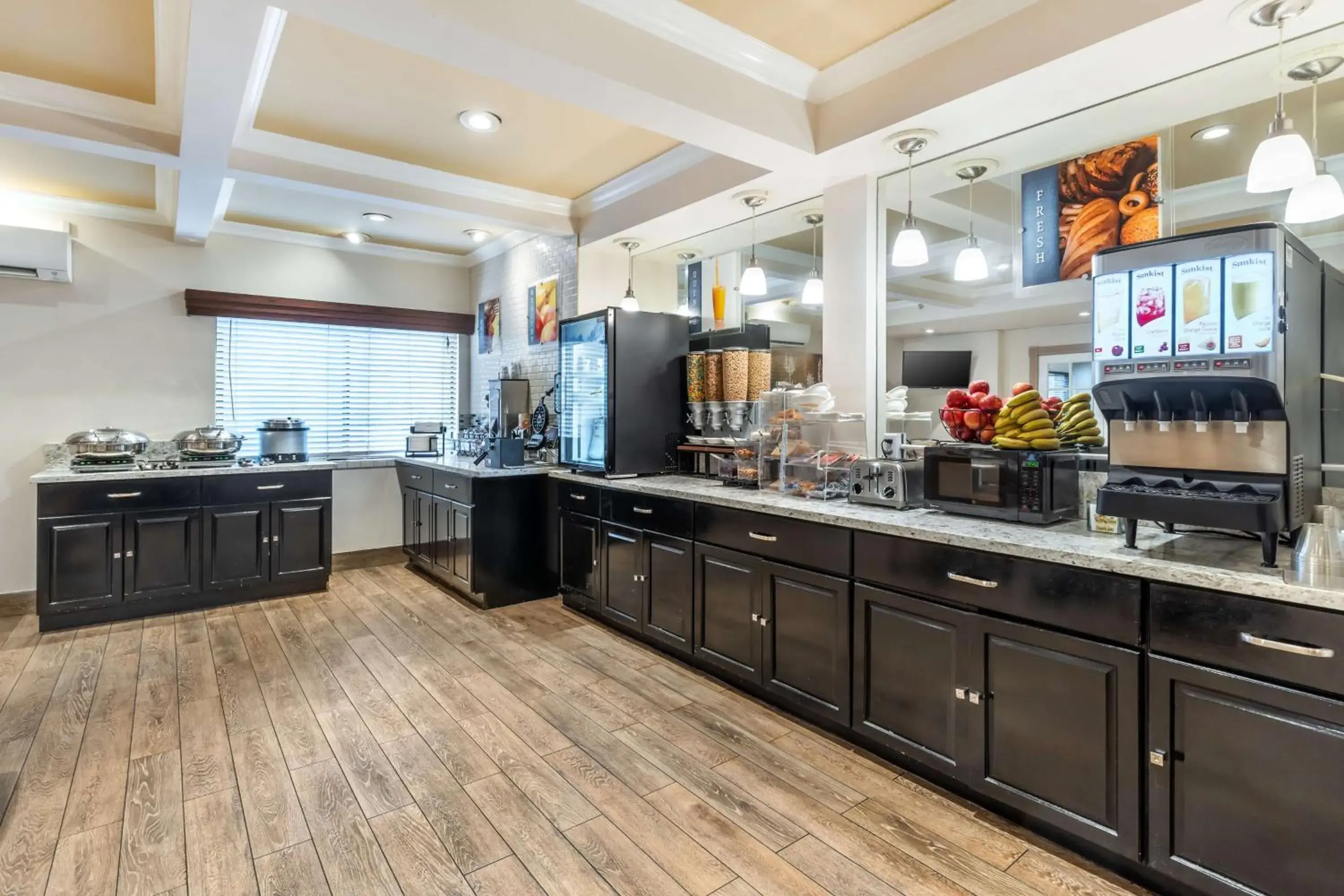 Breakfast in Best Western John Muir Inn Breakfast in Best Western John Muir Inn