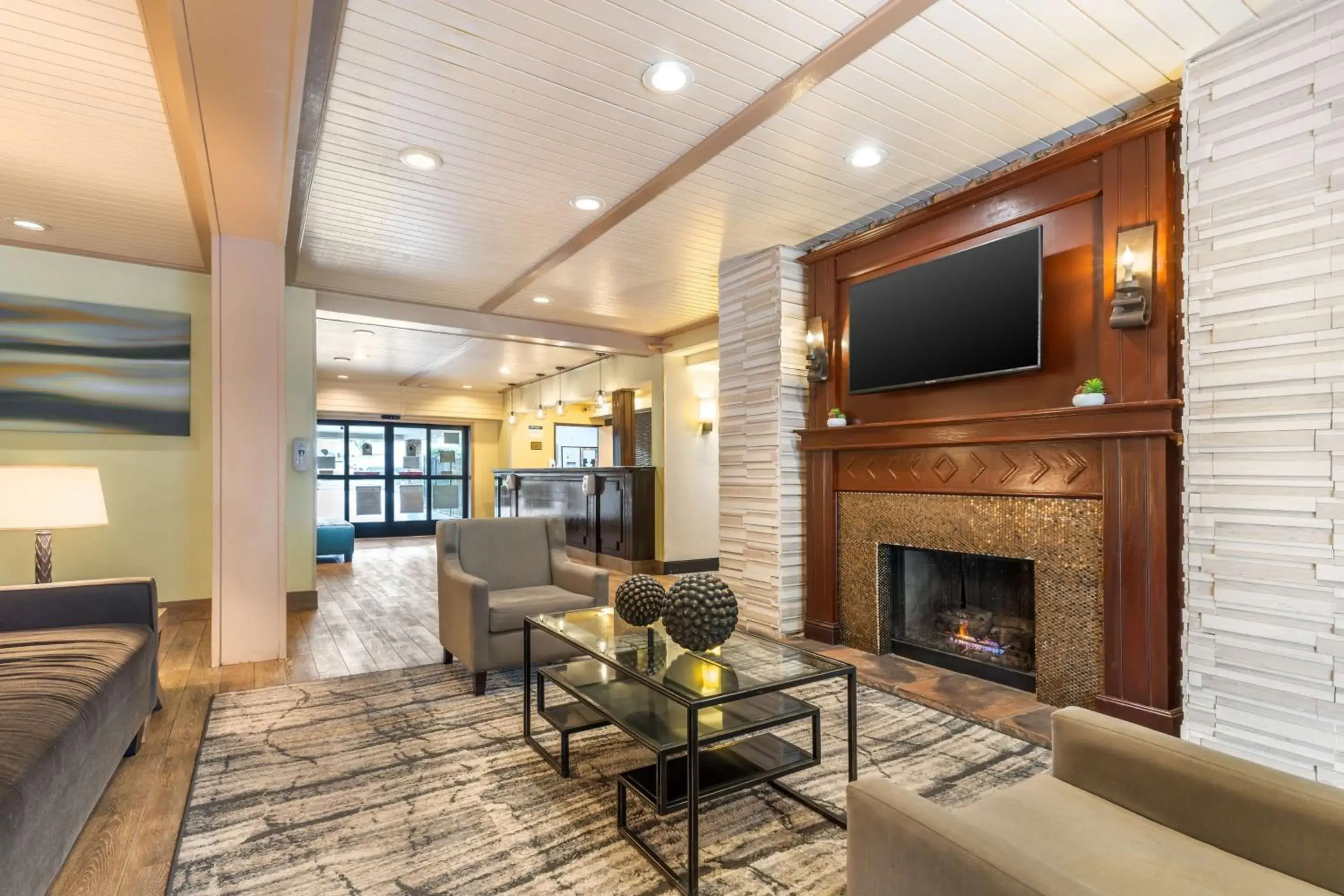 Lobby or reception in Best Western John Muir Inn Lobby or reception in Best Western John Muir Inn