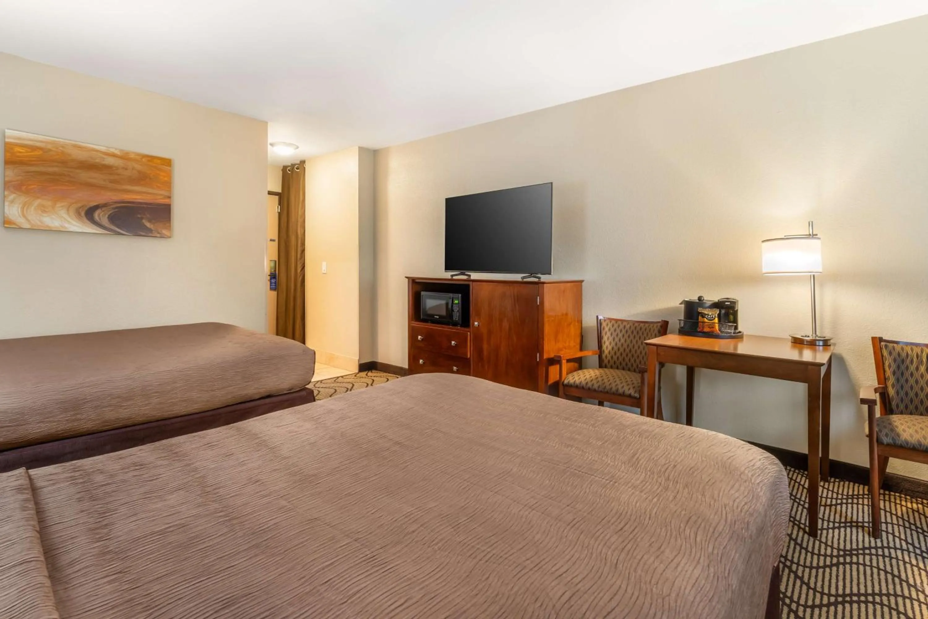 Bedroom, Bed in Best Western John Muir Inn