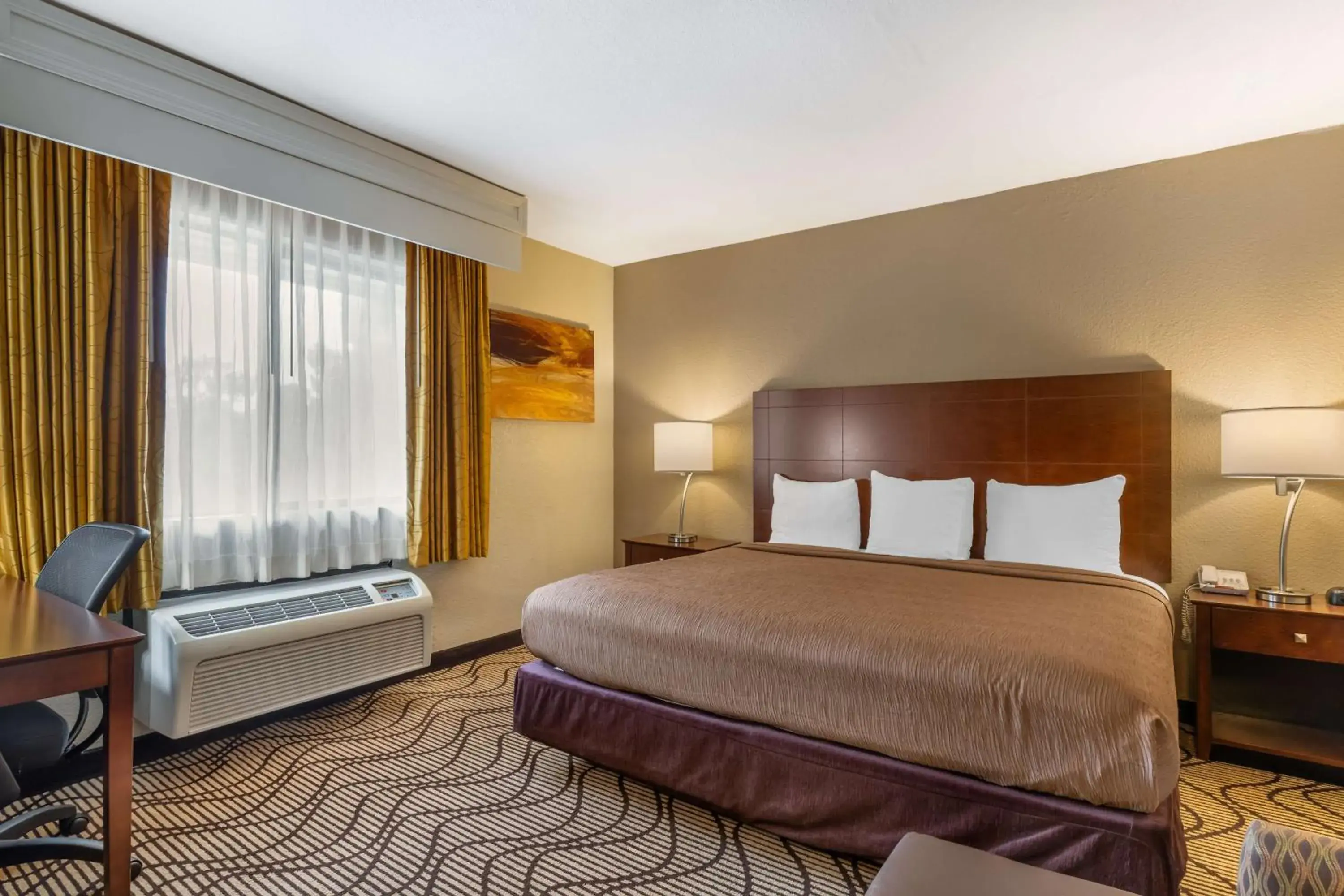 Bedroom, Bed in Best Western John Muir Inn Bedroom, Bed in Best Western John Muir Inn