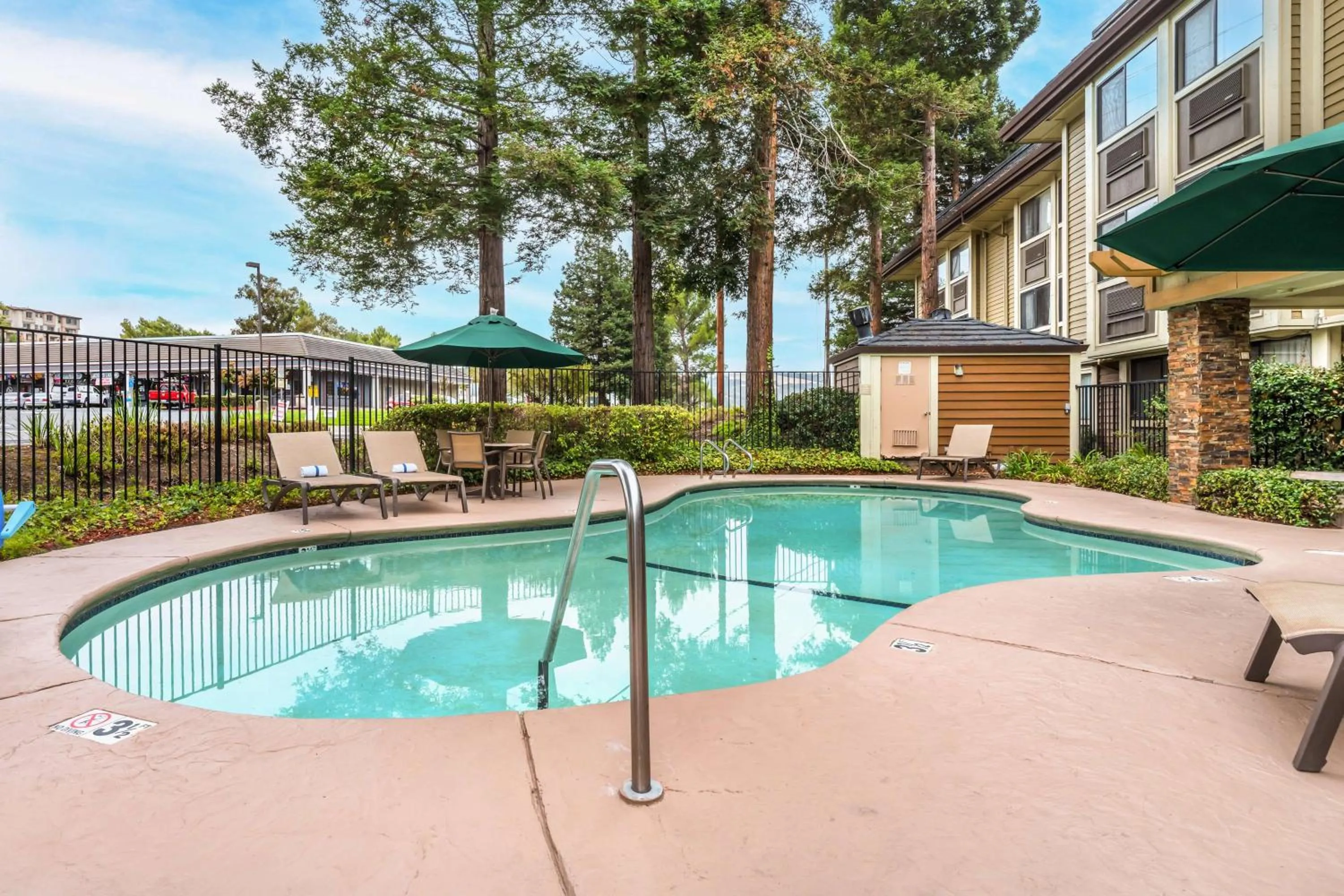 Pool view in Best Western John Muir Inn