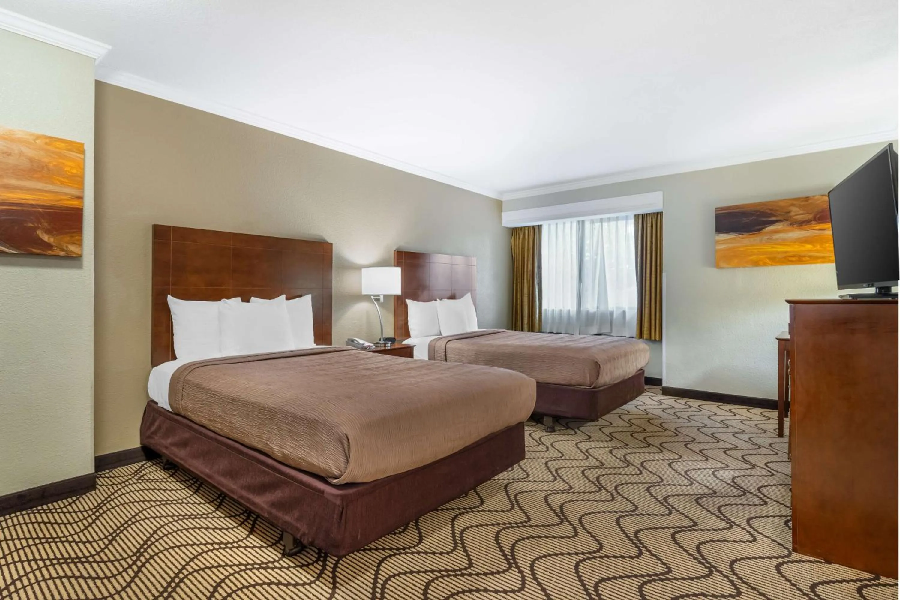 Bedroom, Bed in Best Western John Muir Inn