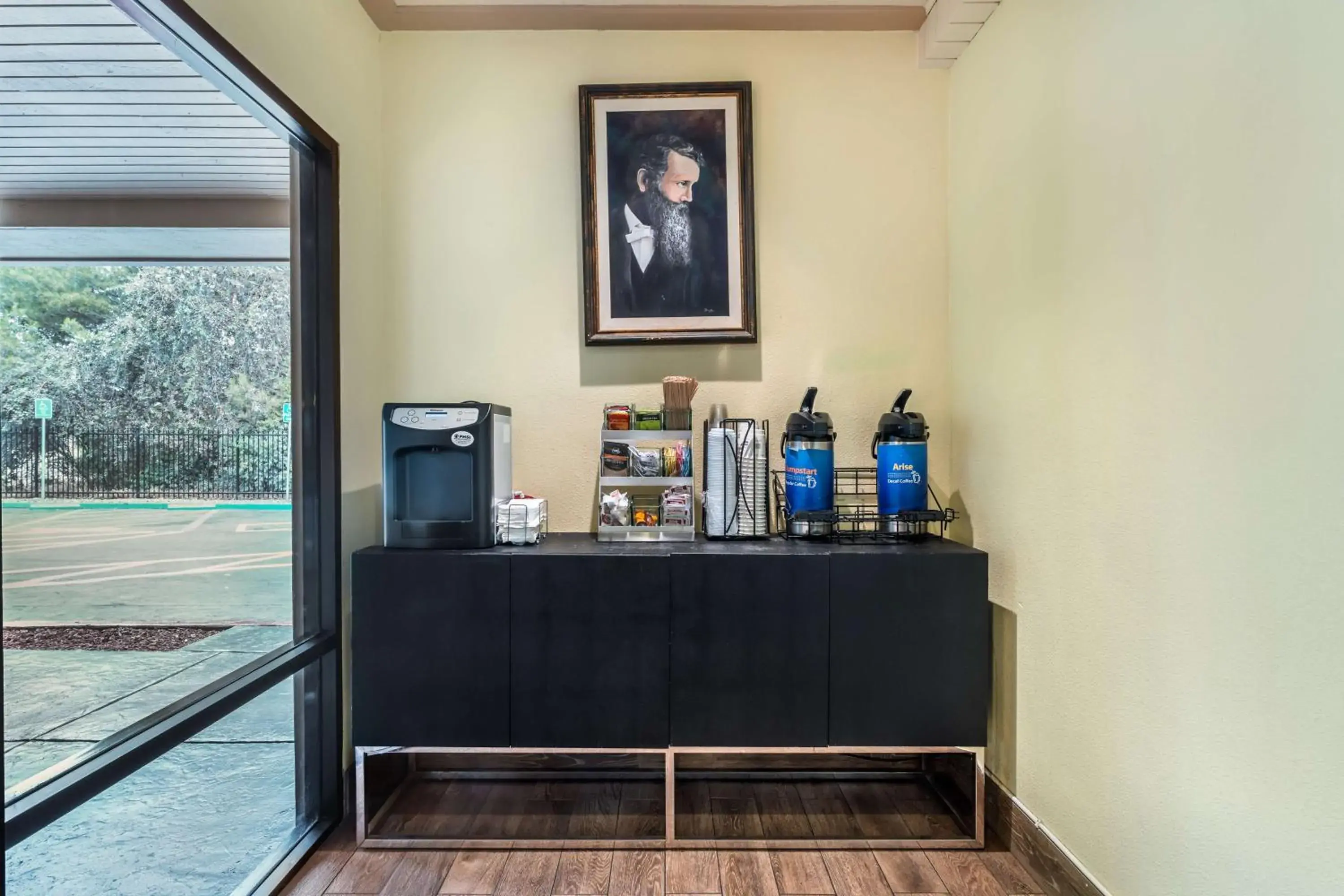 Lobby or reception in Best Western John Muir Inn Lobby or reception in Best Western John Muir Inn