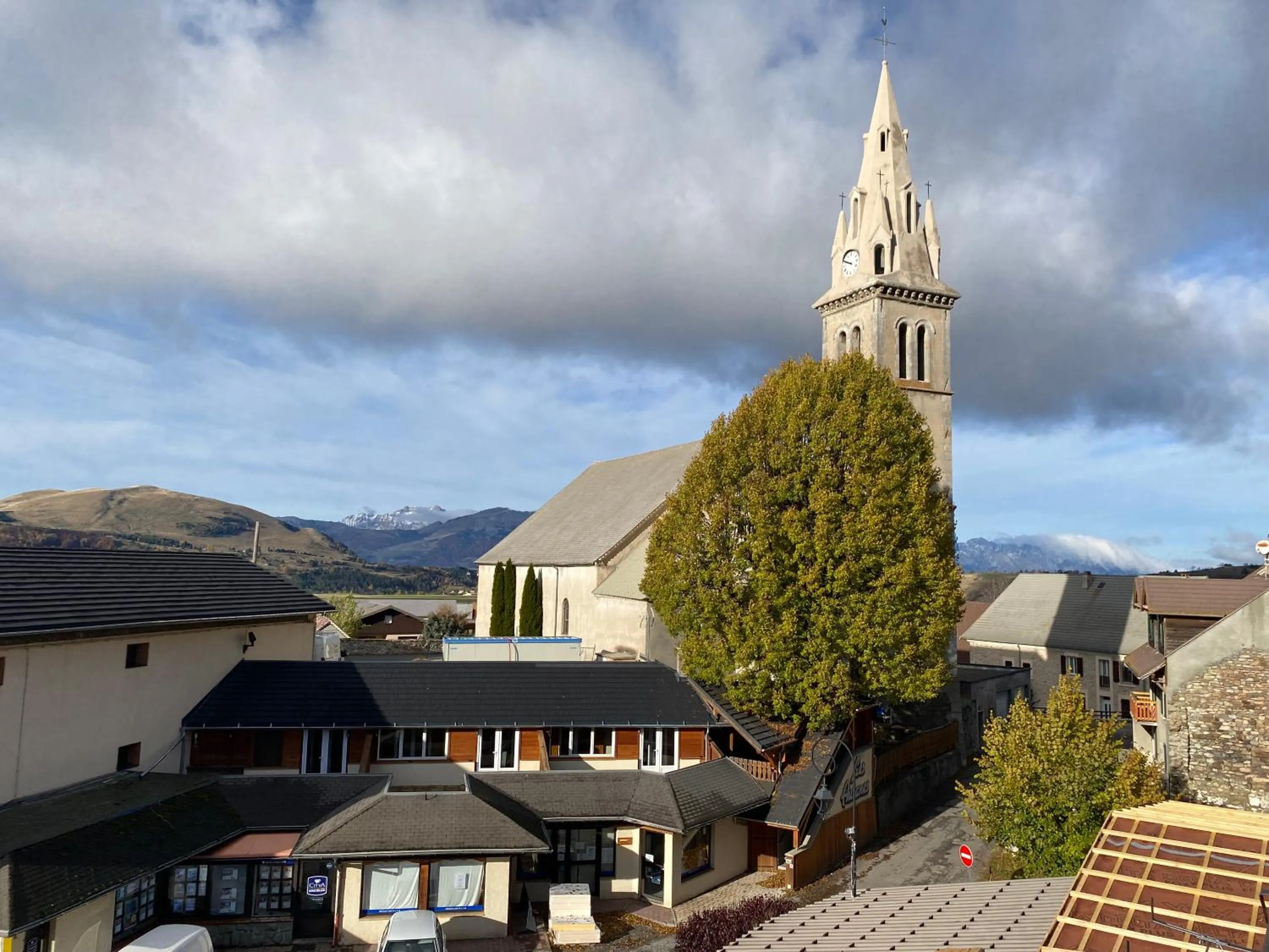 Natural landscape in Logis Hôtel & Spa Les Autanes