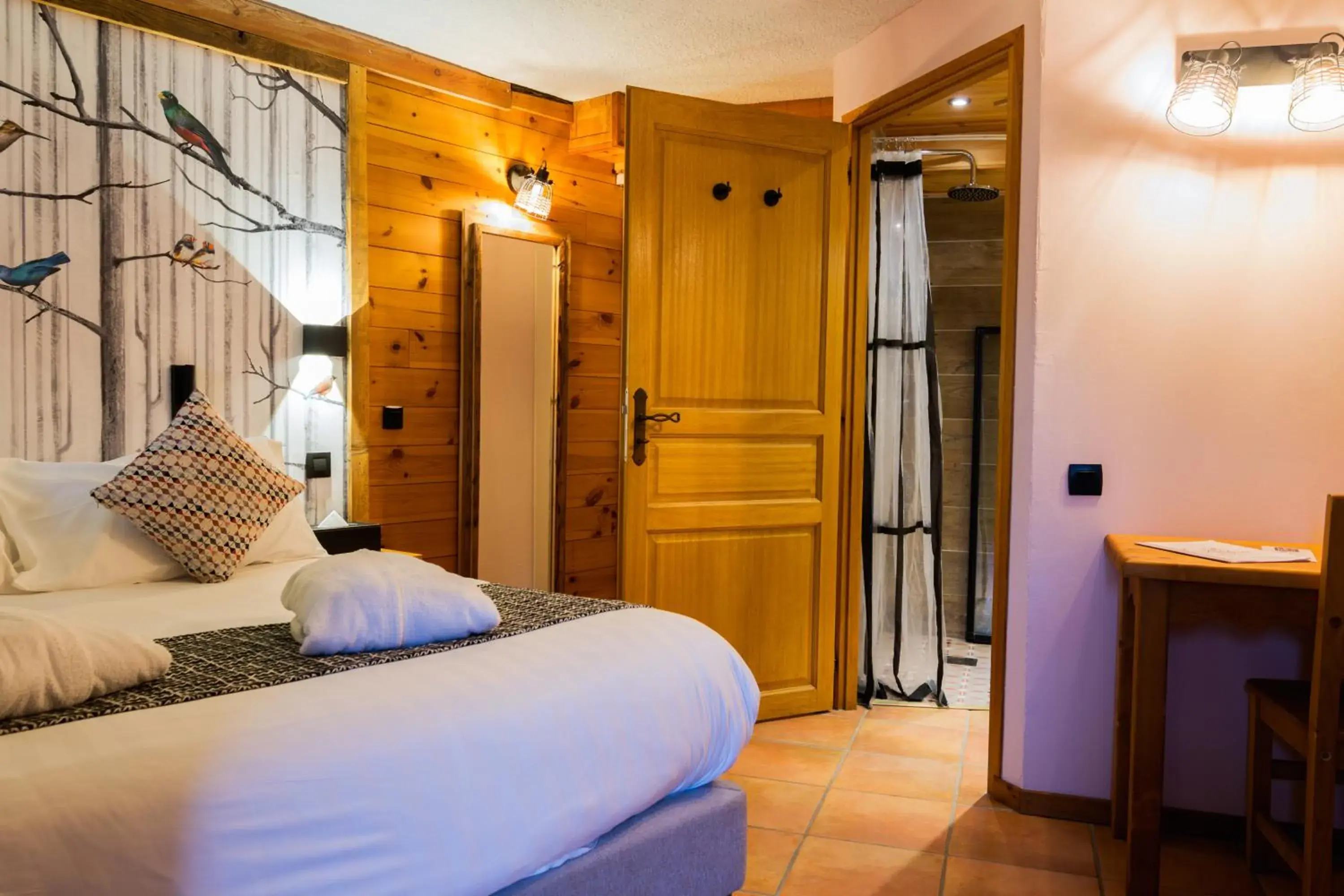 King Room - Disability Access in Logis Hôtel Les Autanes & Spa King Room - Disability Access in Logis Hôtel Les Autanes & Spa