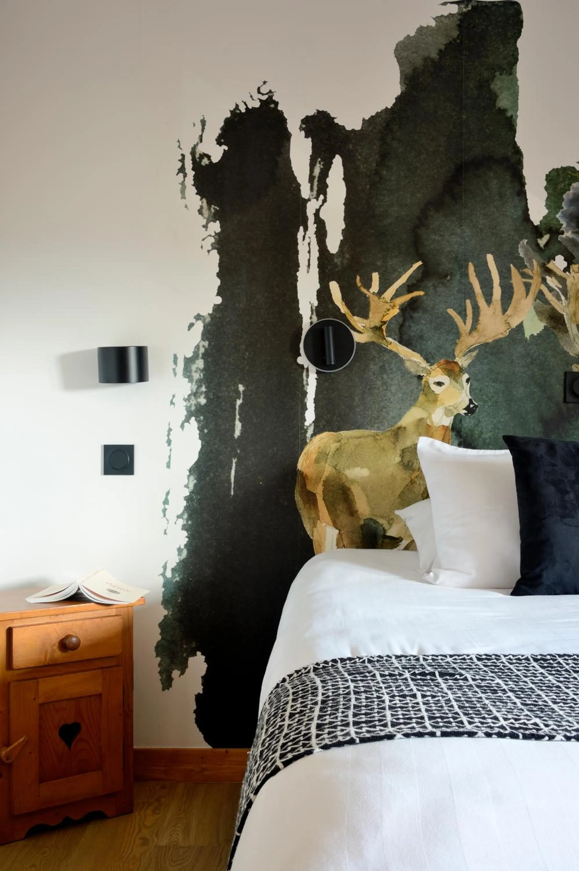 Bed in Logis Hôtel & Spa Les Autanes