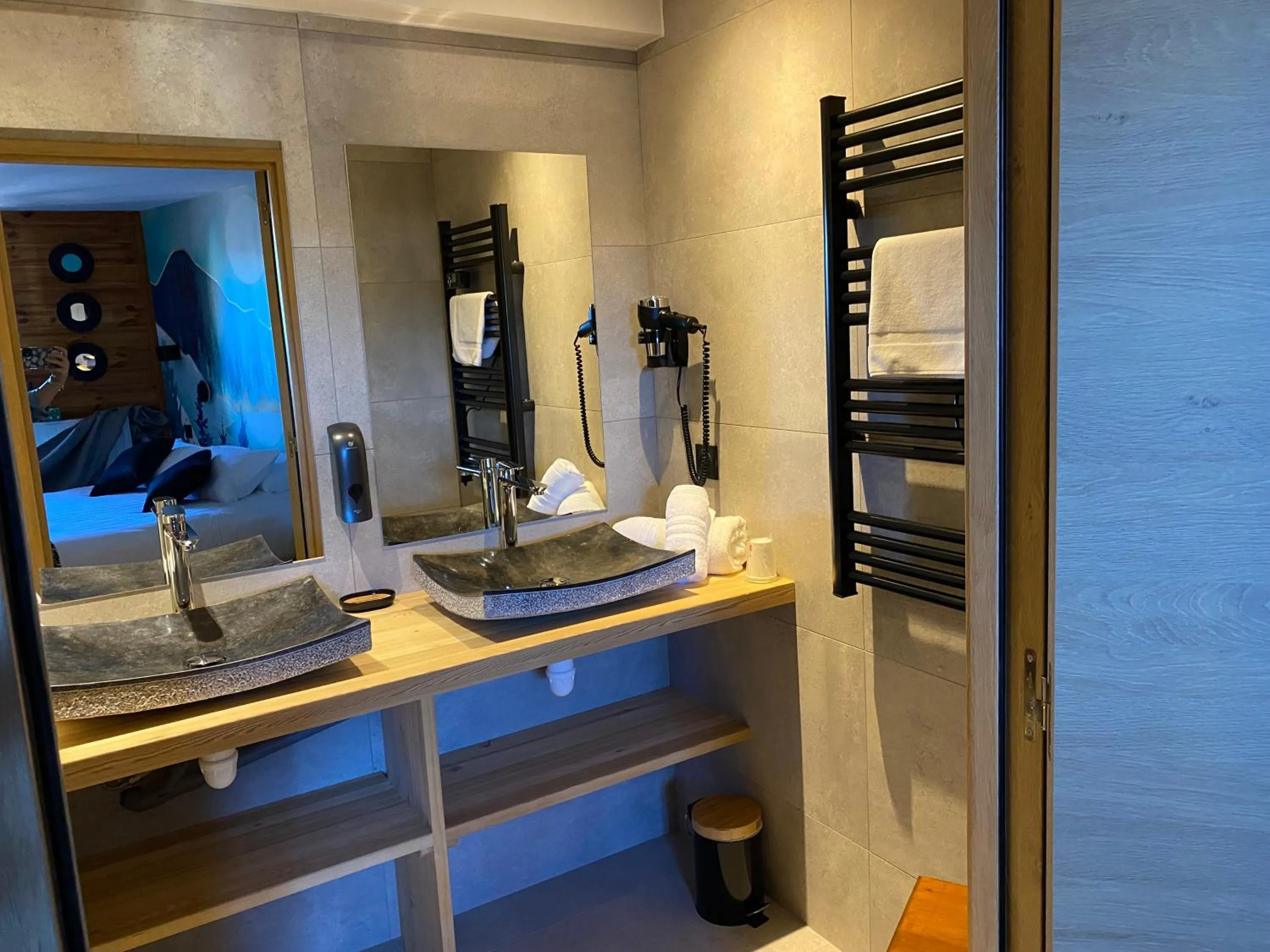 Bathroom in Logis Hôtel & Spa Les Autanes