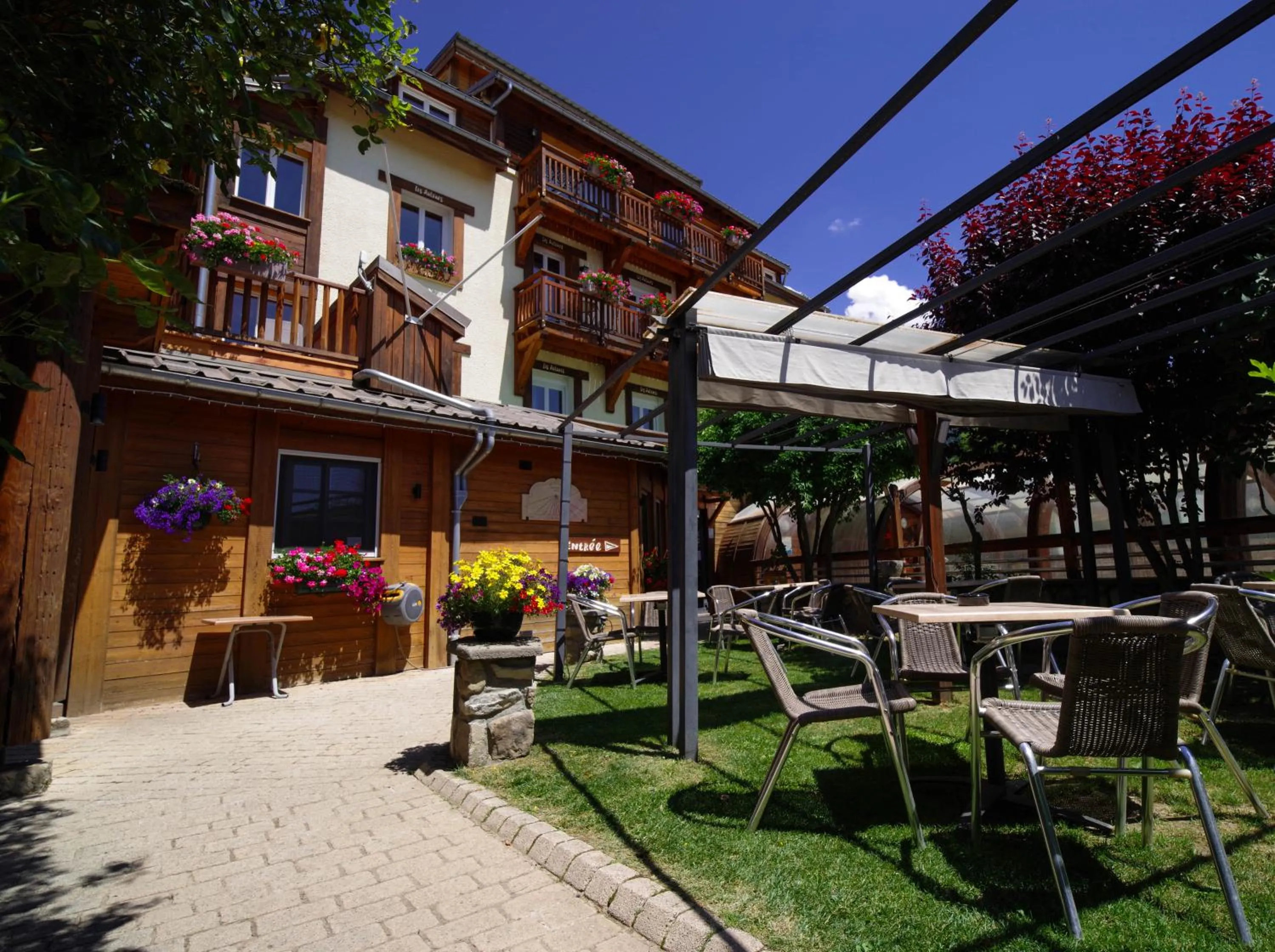 Patio in Logis Hôtel & Spa Les Autanes