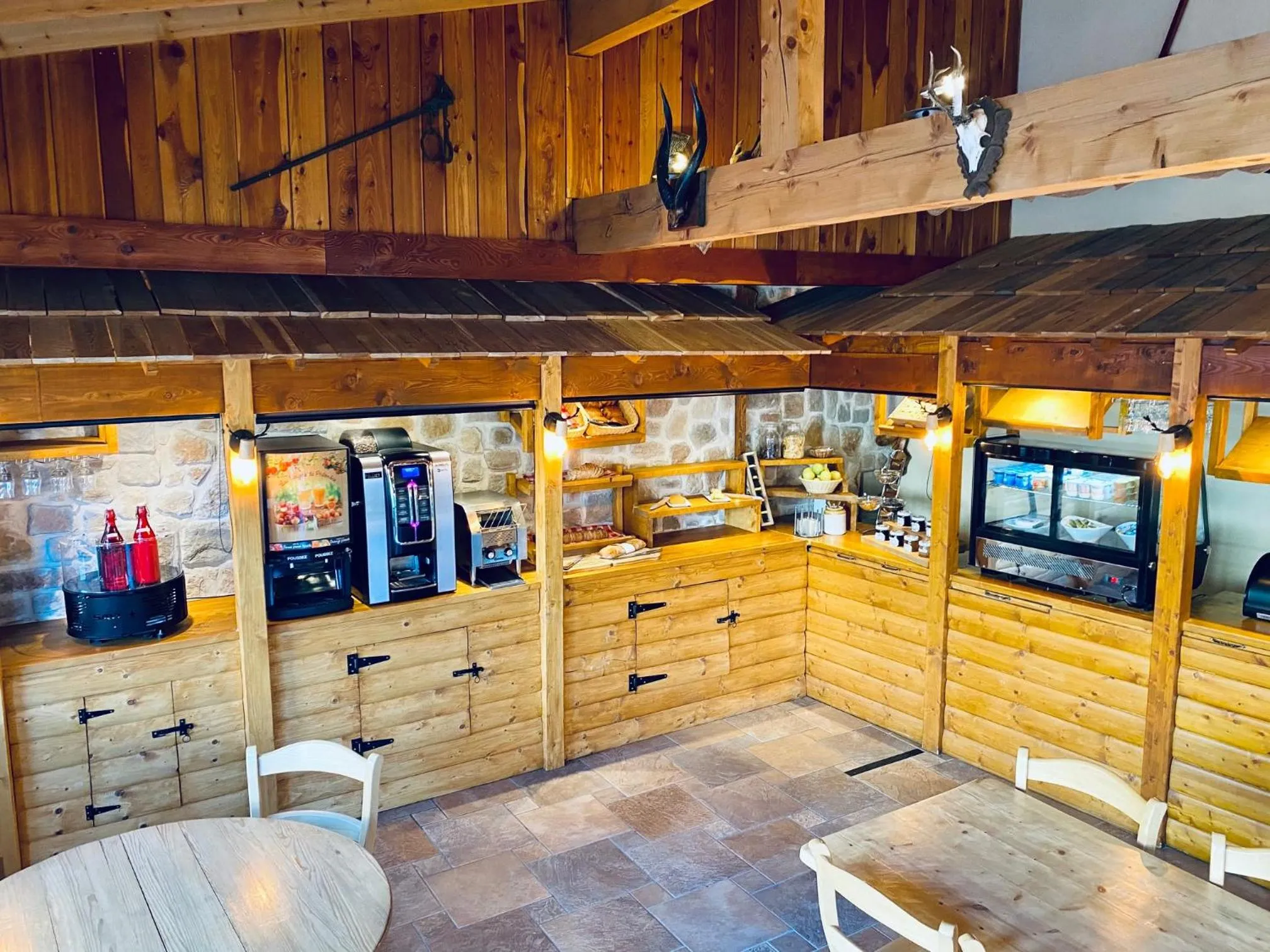 Breakfast in Logis Hôtel & Spa Les Autanes