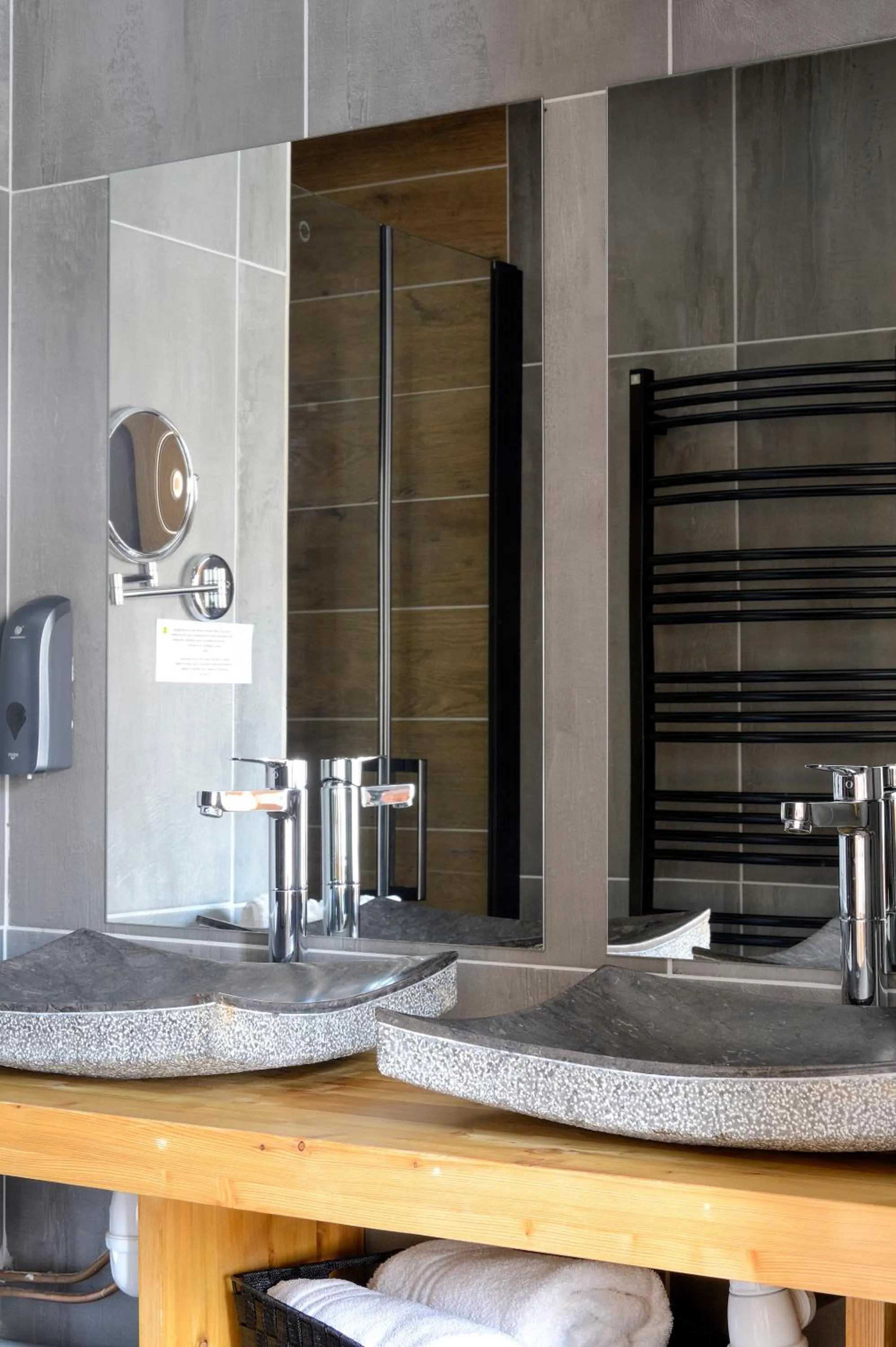 Bathroom in Logis Hôtel & Spa Les Autanes