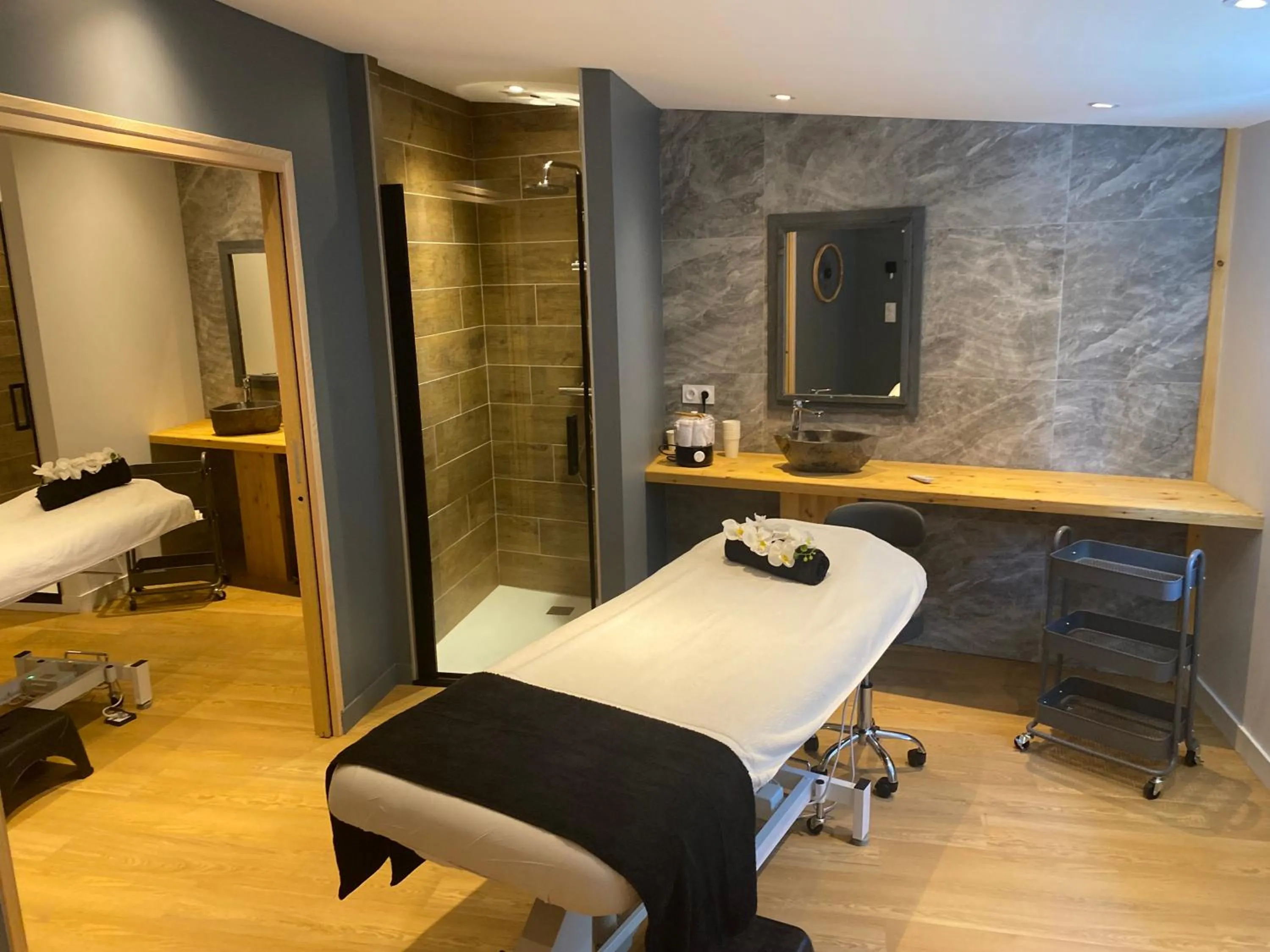 Spa and wellness centre/facilities in Logis Hôtel & Spa Les Autanes