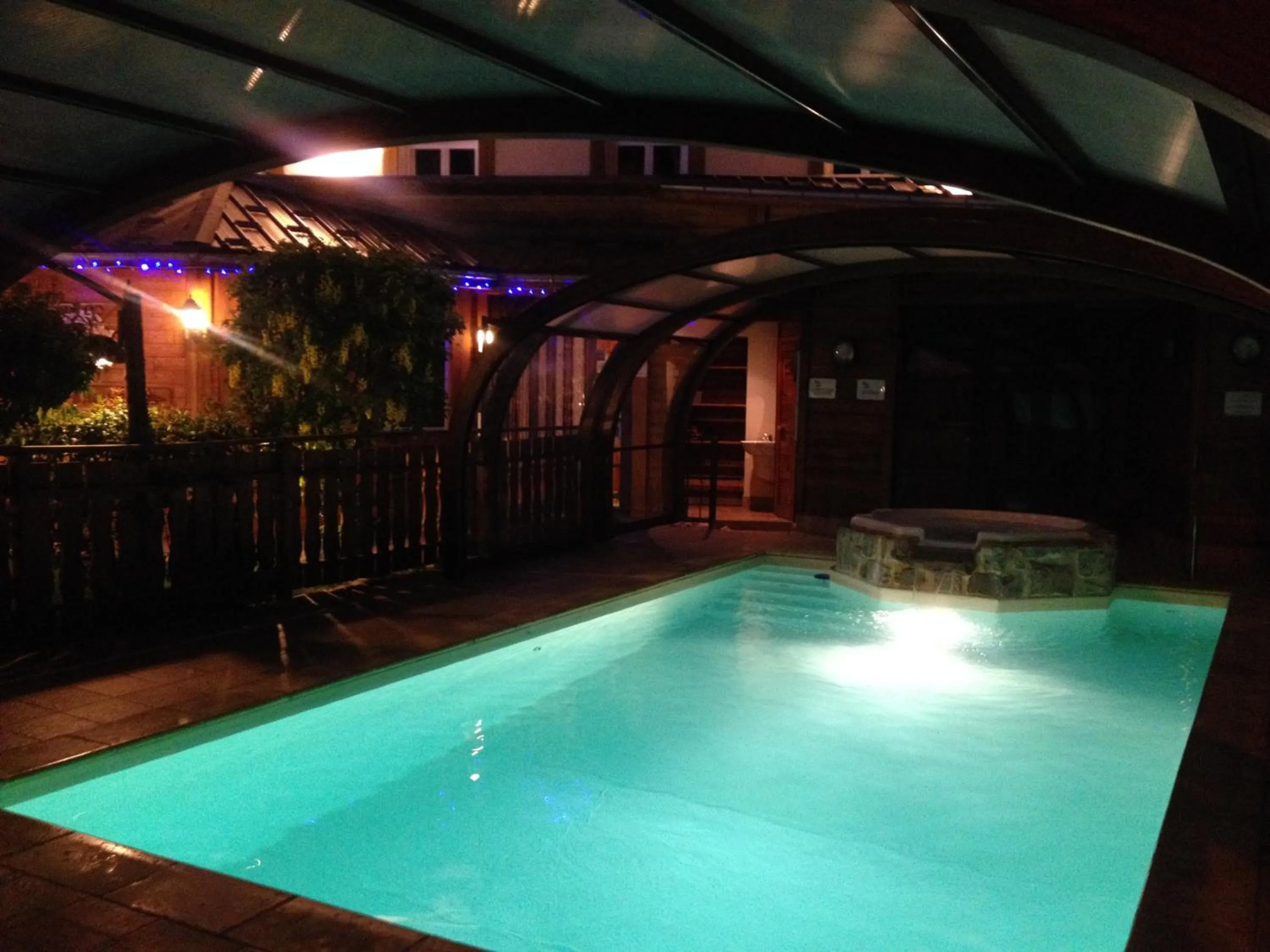 Swimming pool in Logis Hôtel & Spa Les Autanes