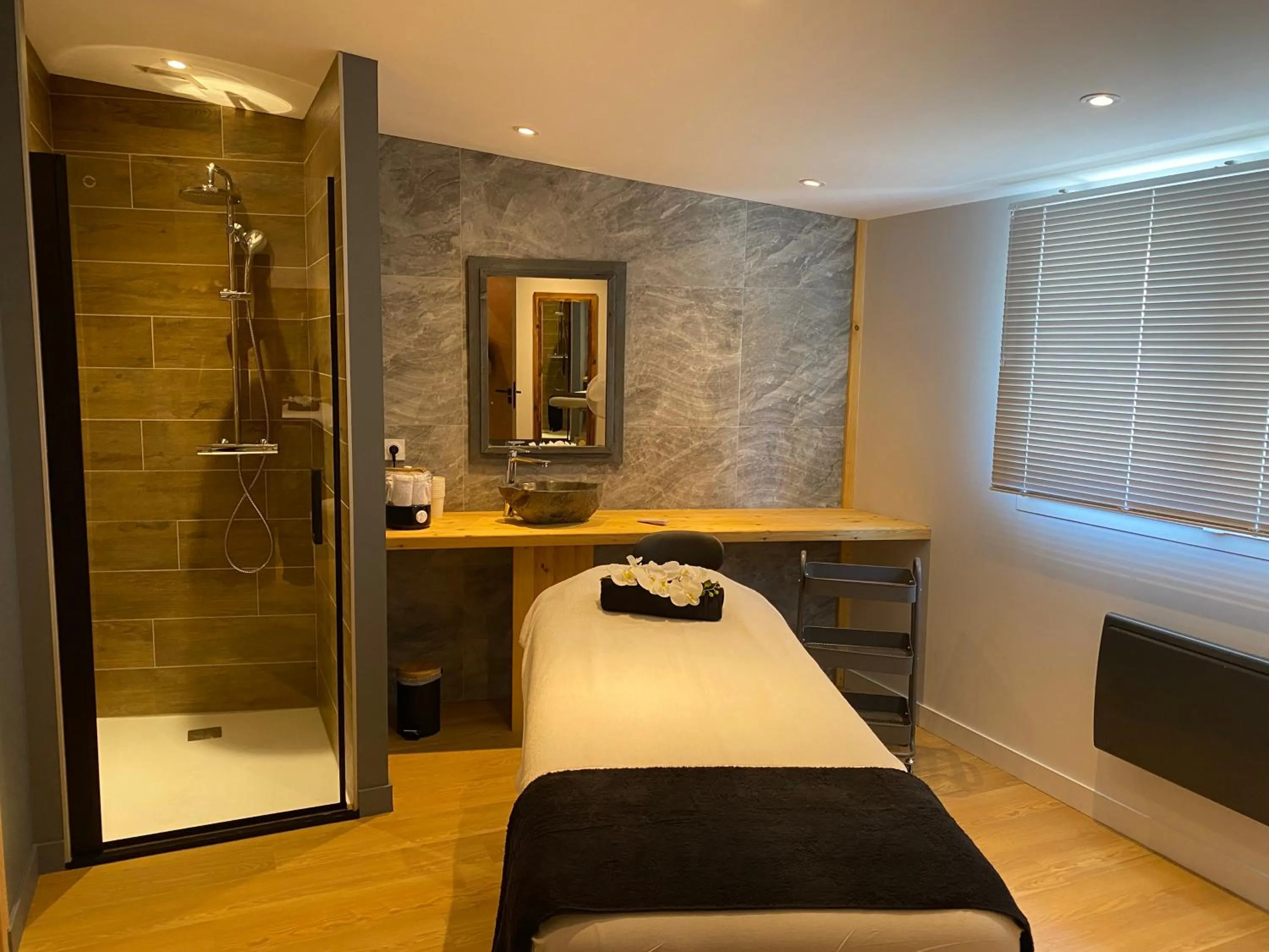 Spa and wellness centre/facilities, Bed in Logis Hôtel & Spa Les Autanes