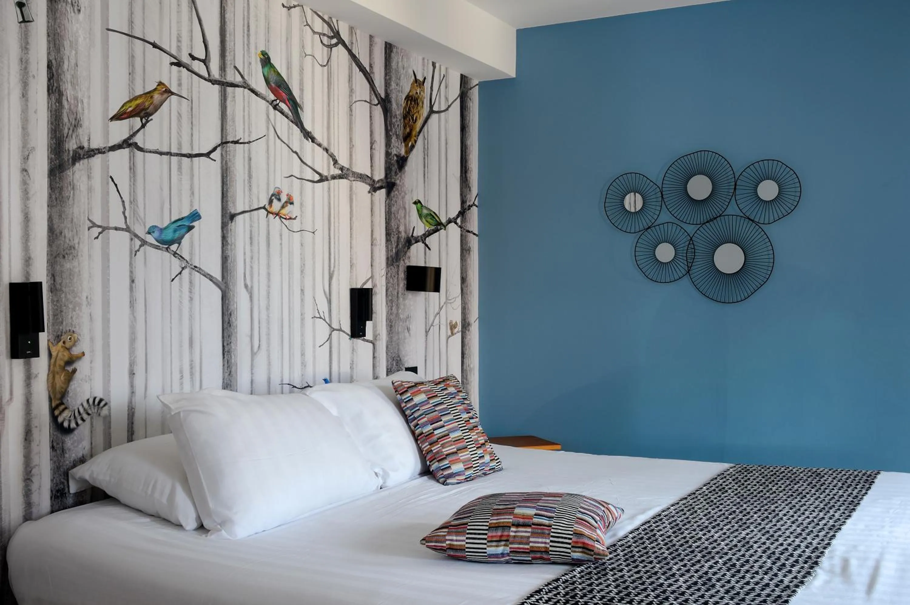 Property building, Bed in Logis Hôtel & Spa Les Autanes