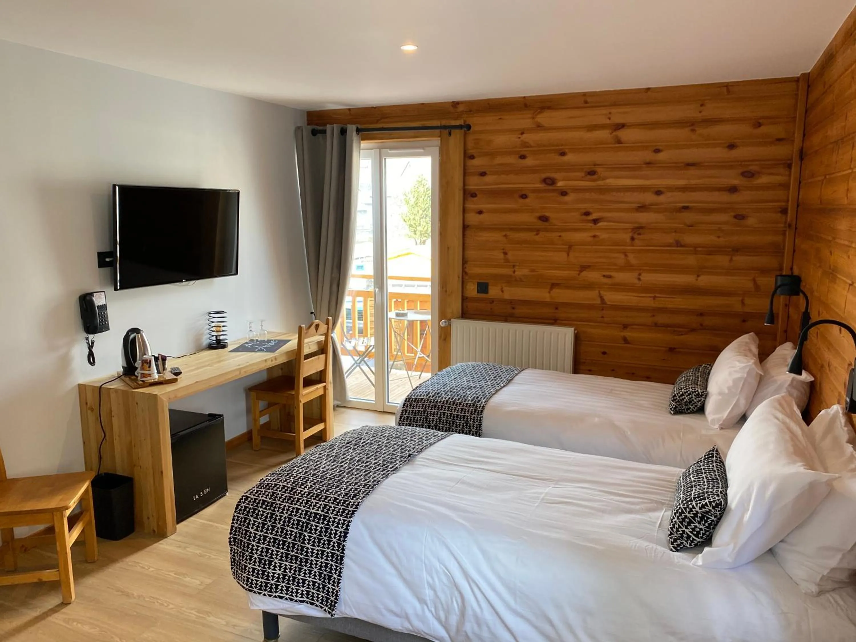 Photo of the whole room, Bed in Logis Hôtel & Spa Les Autanes