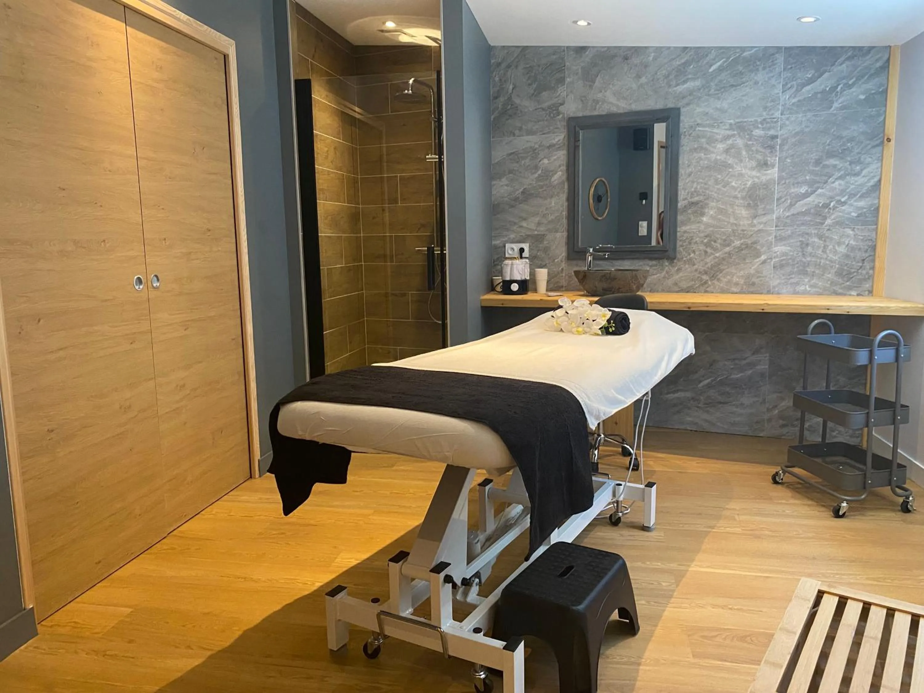 Massage in Logis Hôtel & Spa Les Autanes