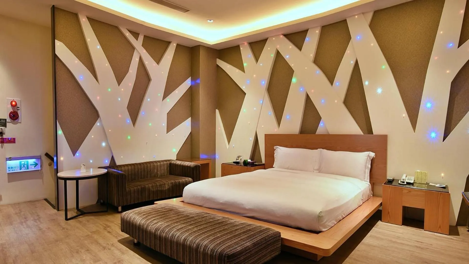 Photo of the whole room, Bed in Takao Love Motel