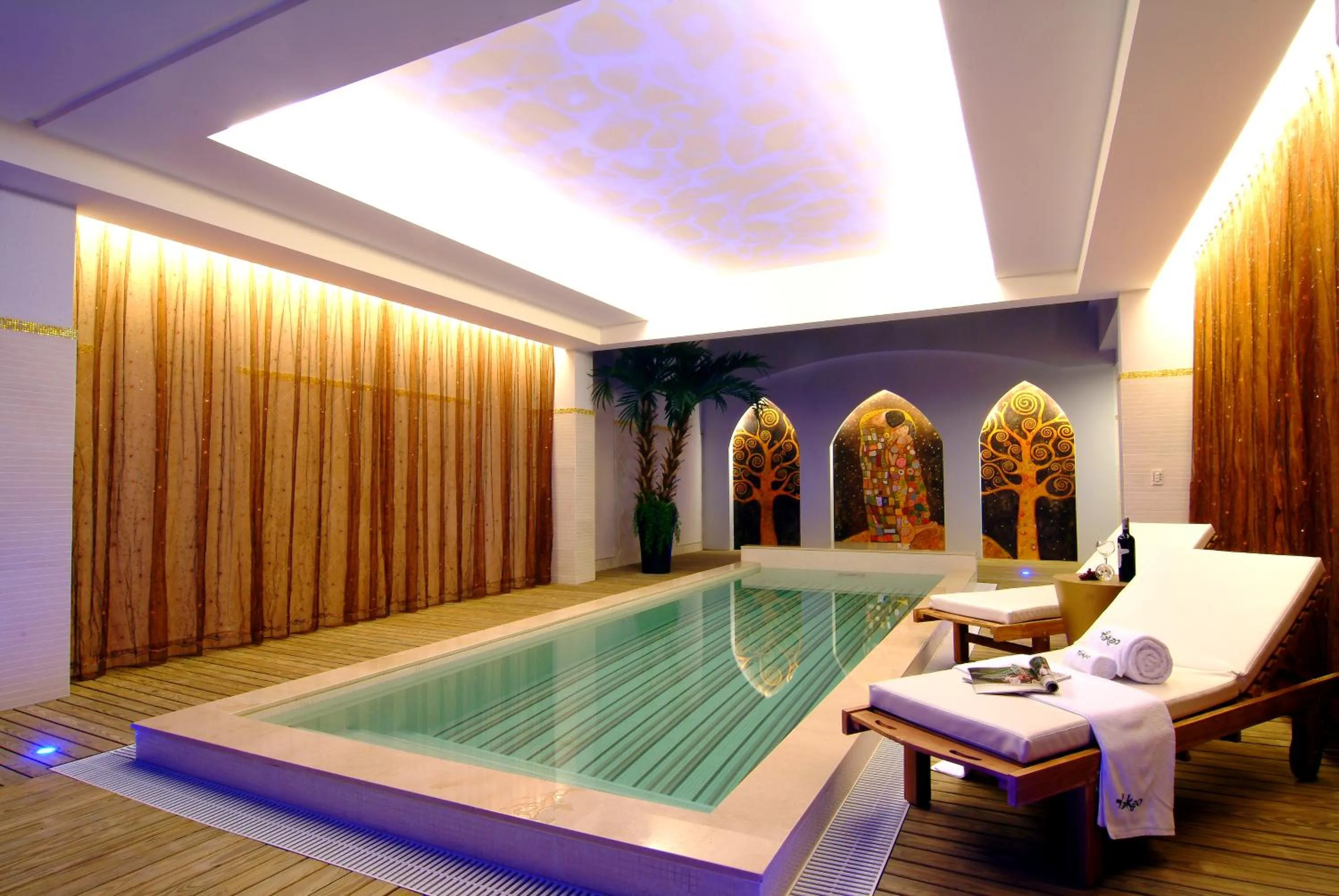 Swimming pool in Takao Love Motel