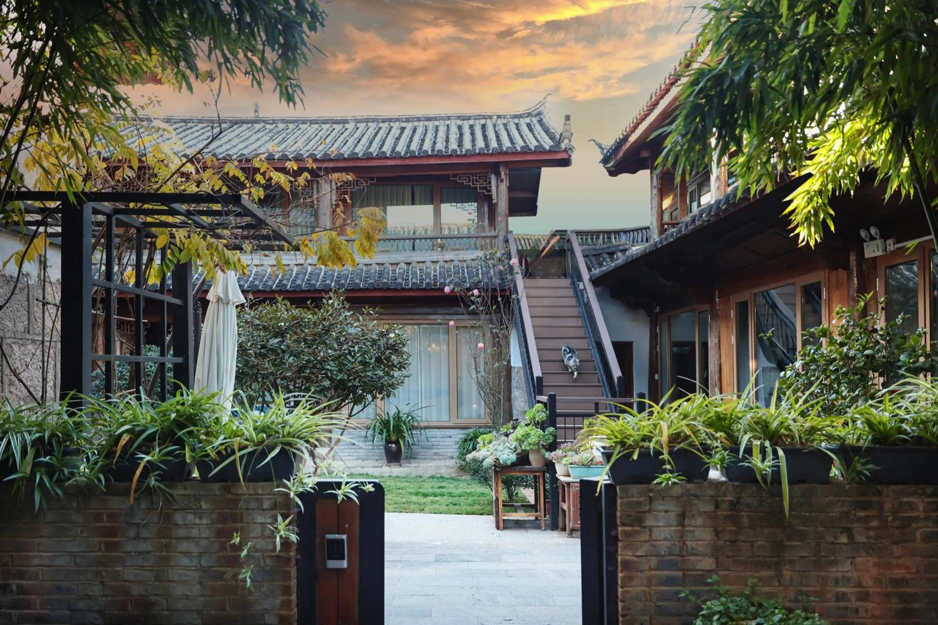 Lijiang Sadhu Inn