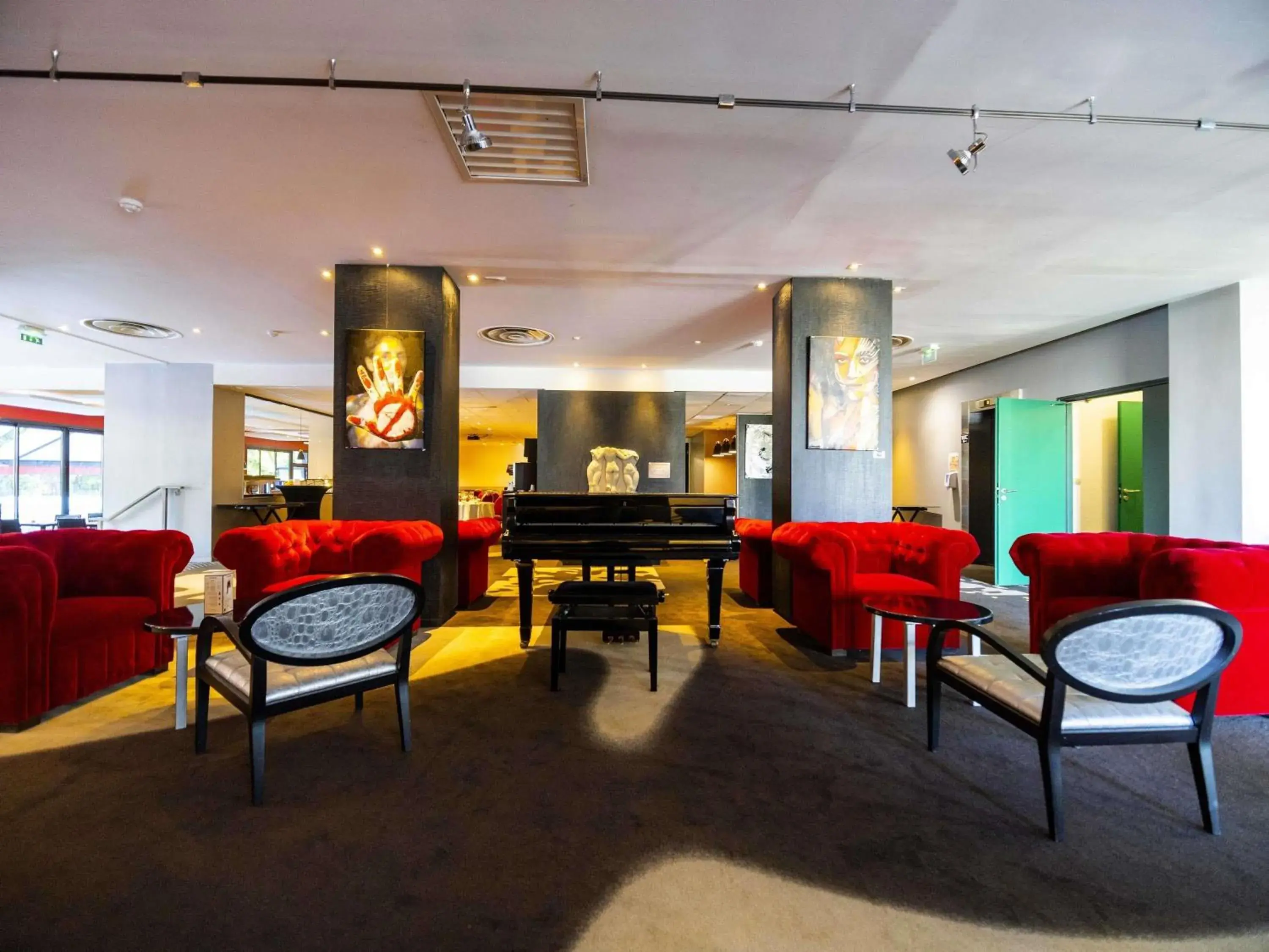 Property building in Mercure Bordeaux Lac Property building in Mercure Bordeaux Lac