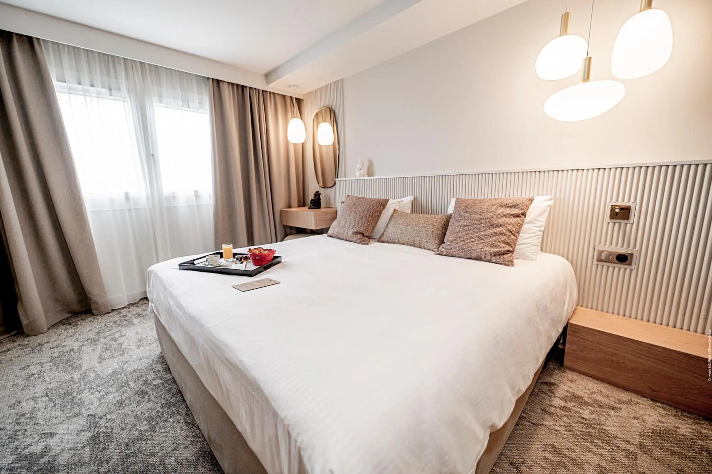 Bedroom, Bed in Mercure Bordeaux Lac