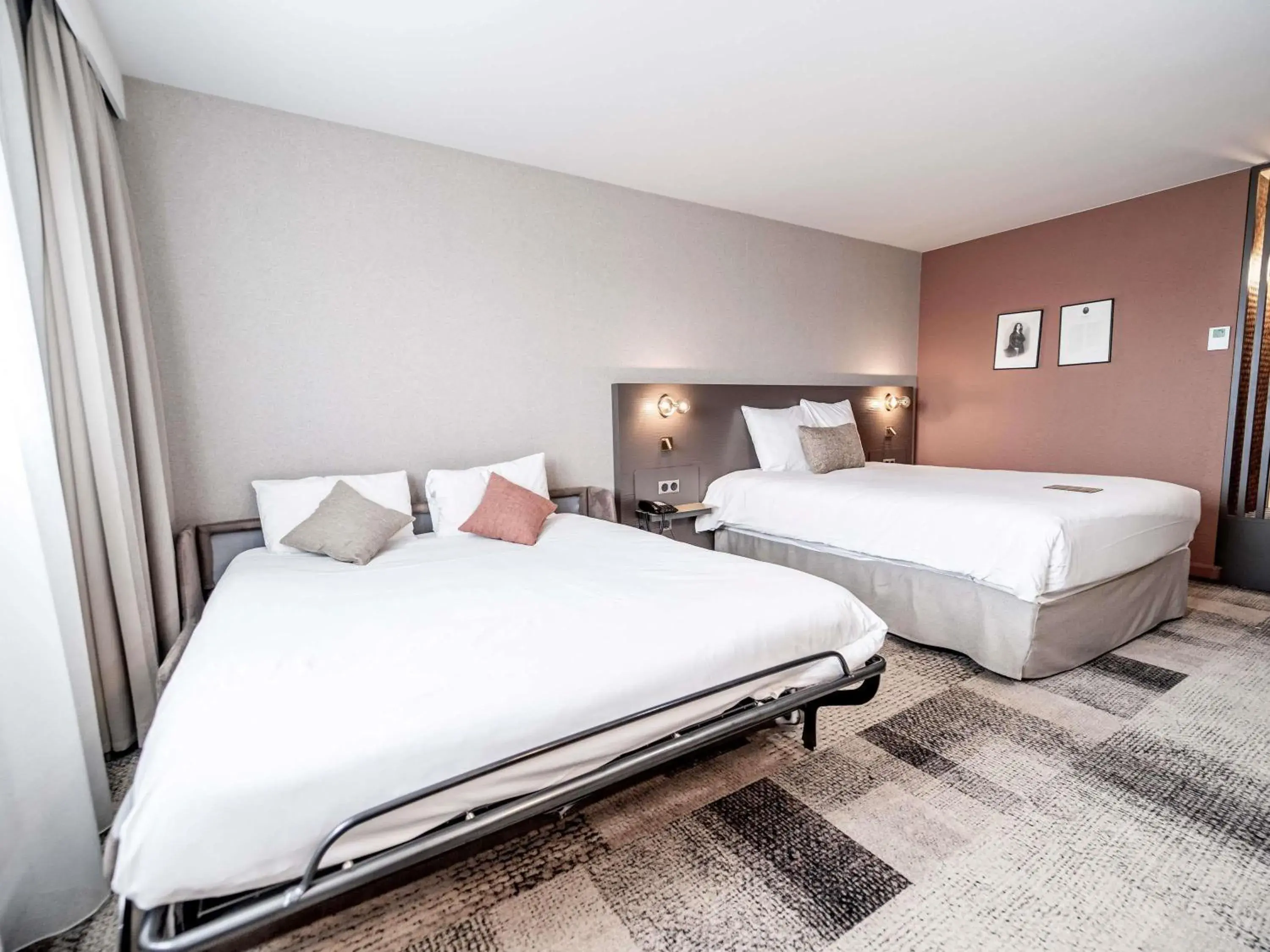 Bedroom, Bed in Mercure Bordeaux Lac Bedroom, Bed in Mercure Bordeaux Lac