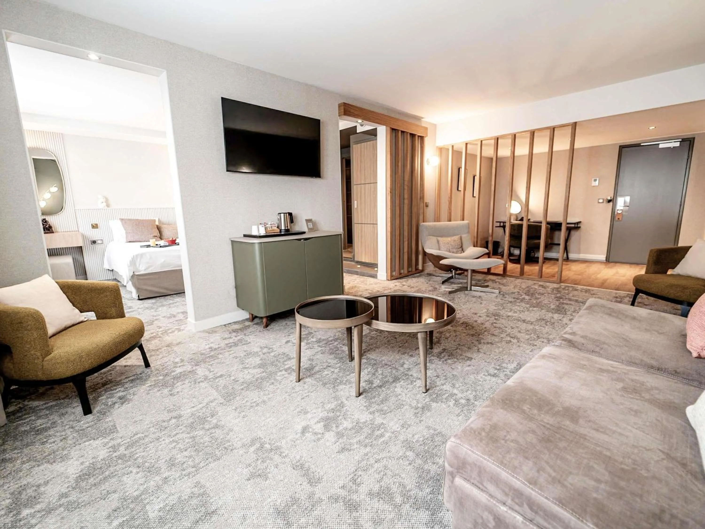 Bedroom, Bed in Mercure Bordeaux Lac