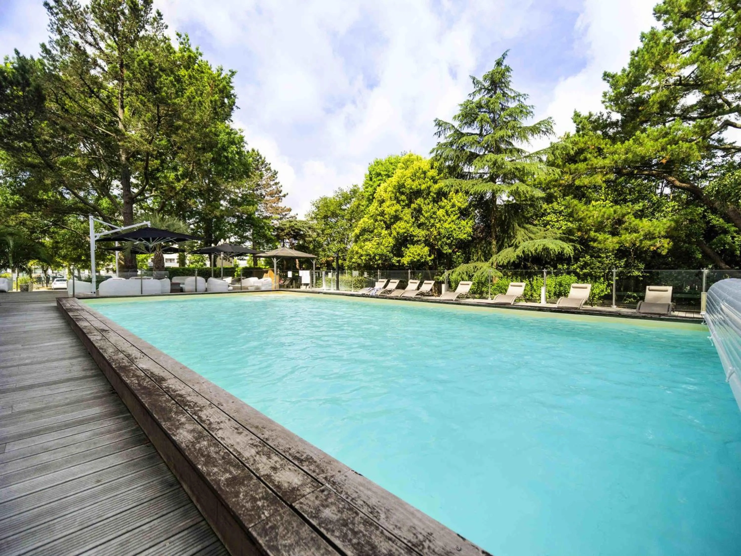 Property building in Mercure Bordeaux Lac