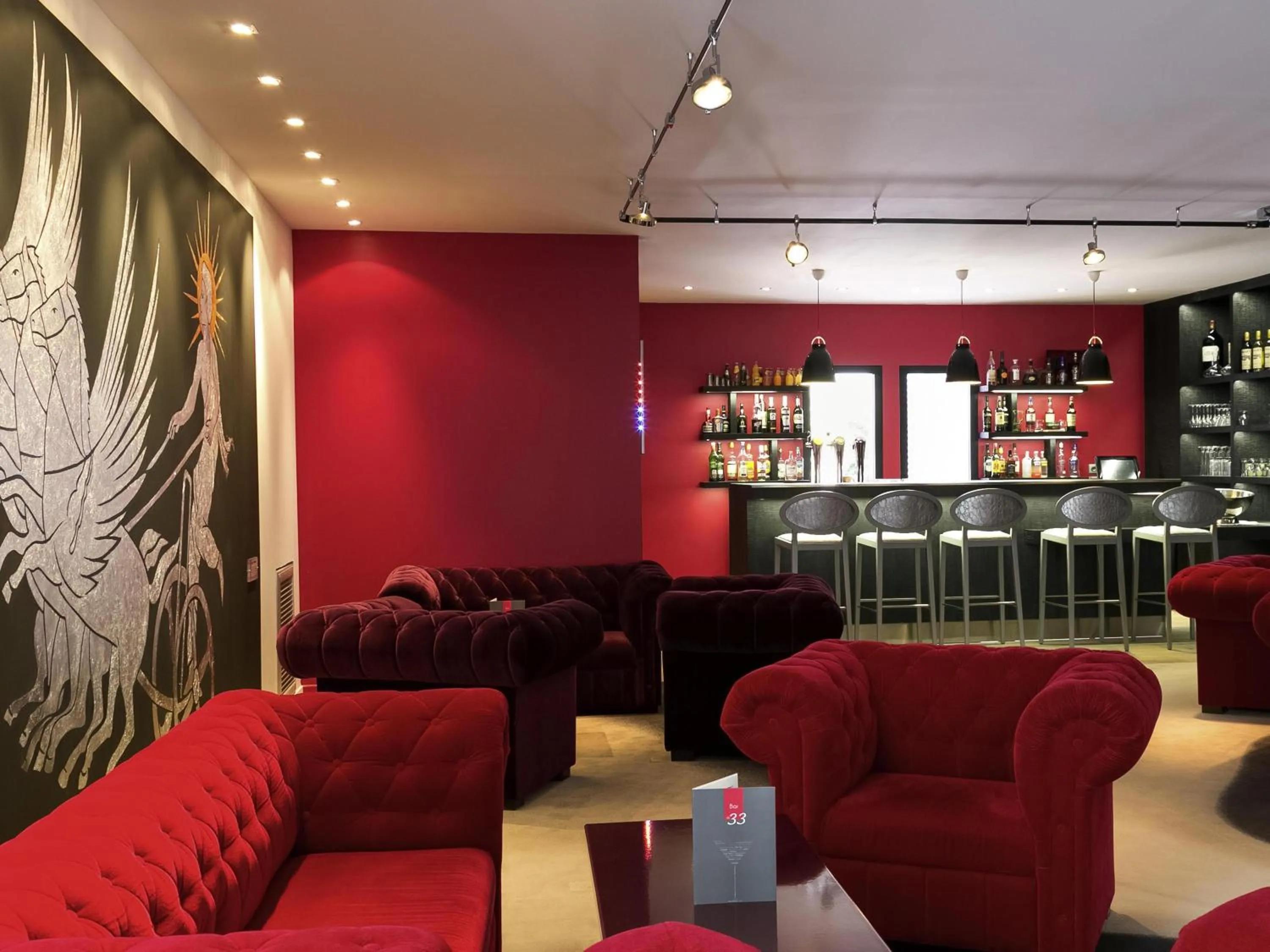 Lounge or bar in Mercure Bordeaux Lac
