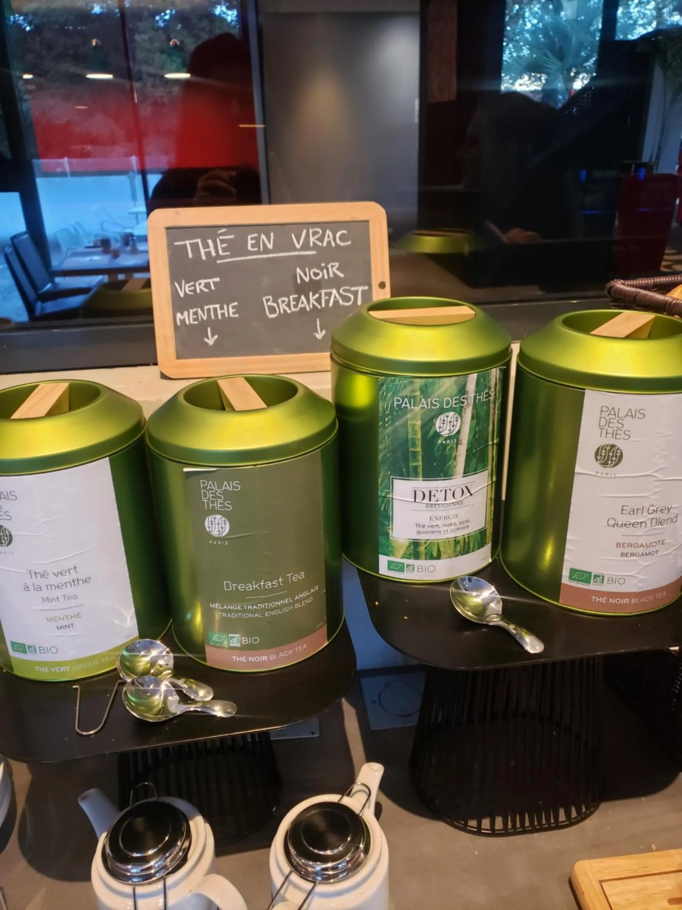 Restaurant/places to eat in Mercure Bordeaux Lac