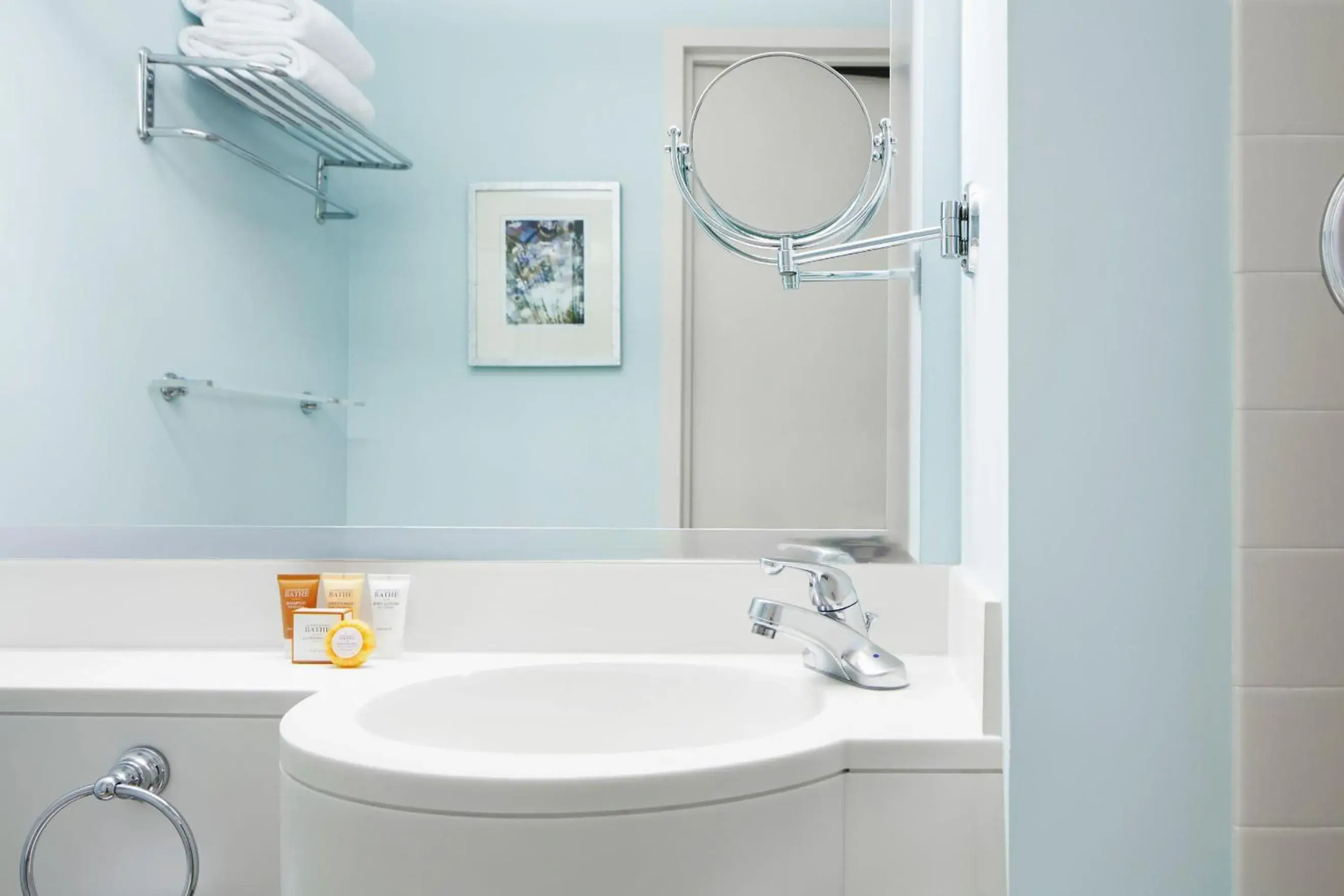 Standard Queen Room in Central Loop Hotel Standard Queen Room in Central Loop Hotel