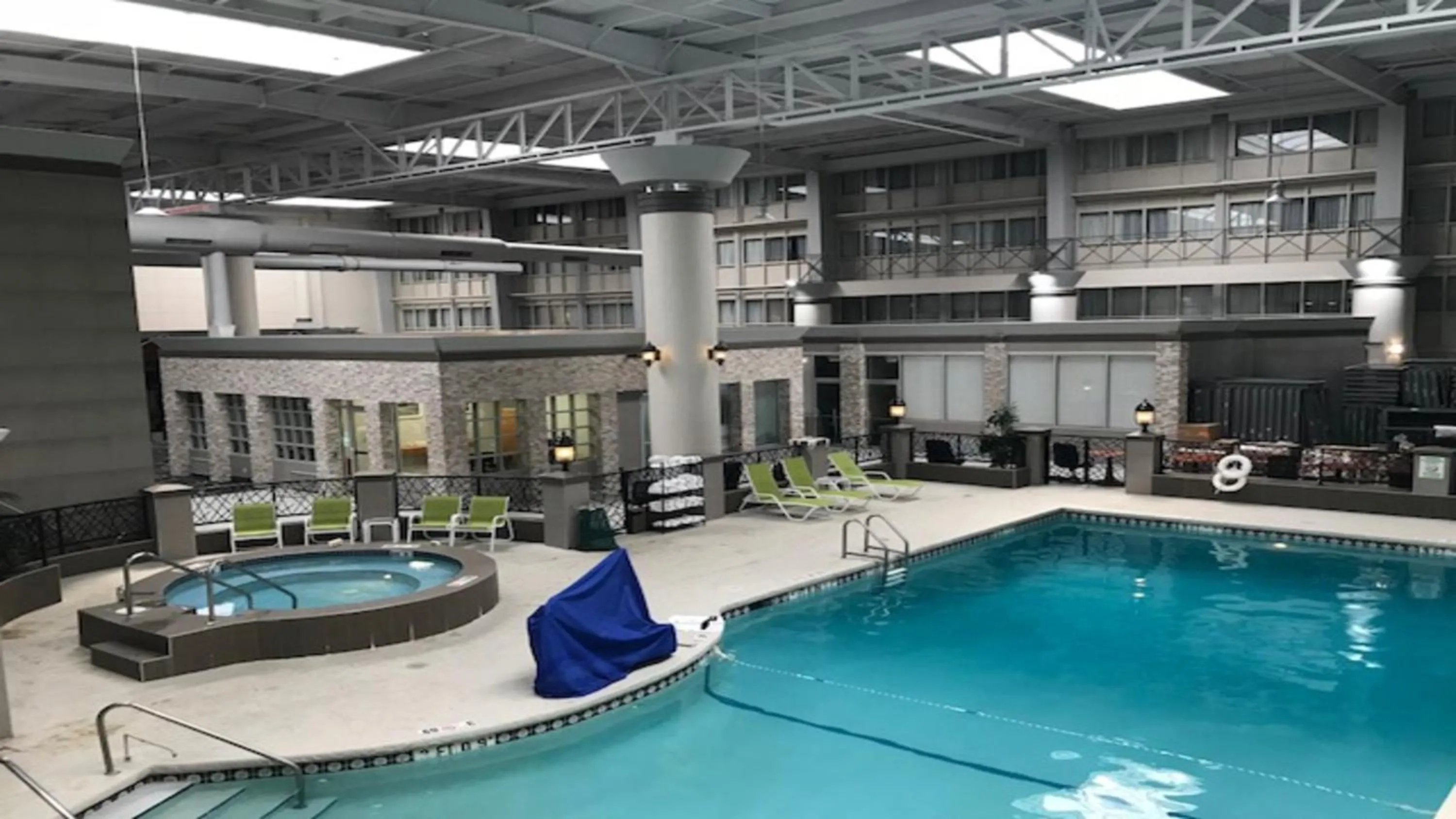 Swimming pool in Holiday Inn Chicago North Shore by IHG