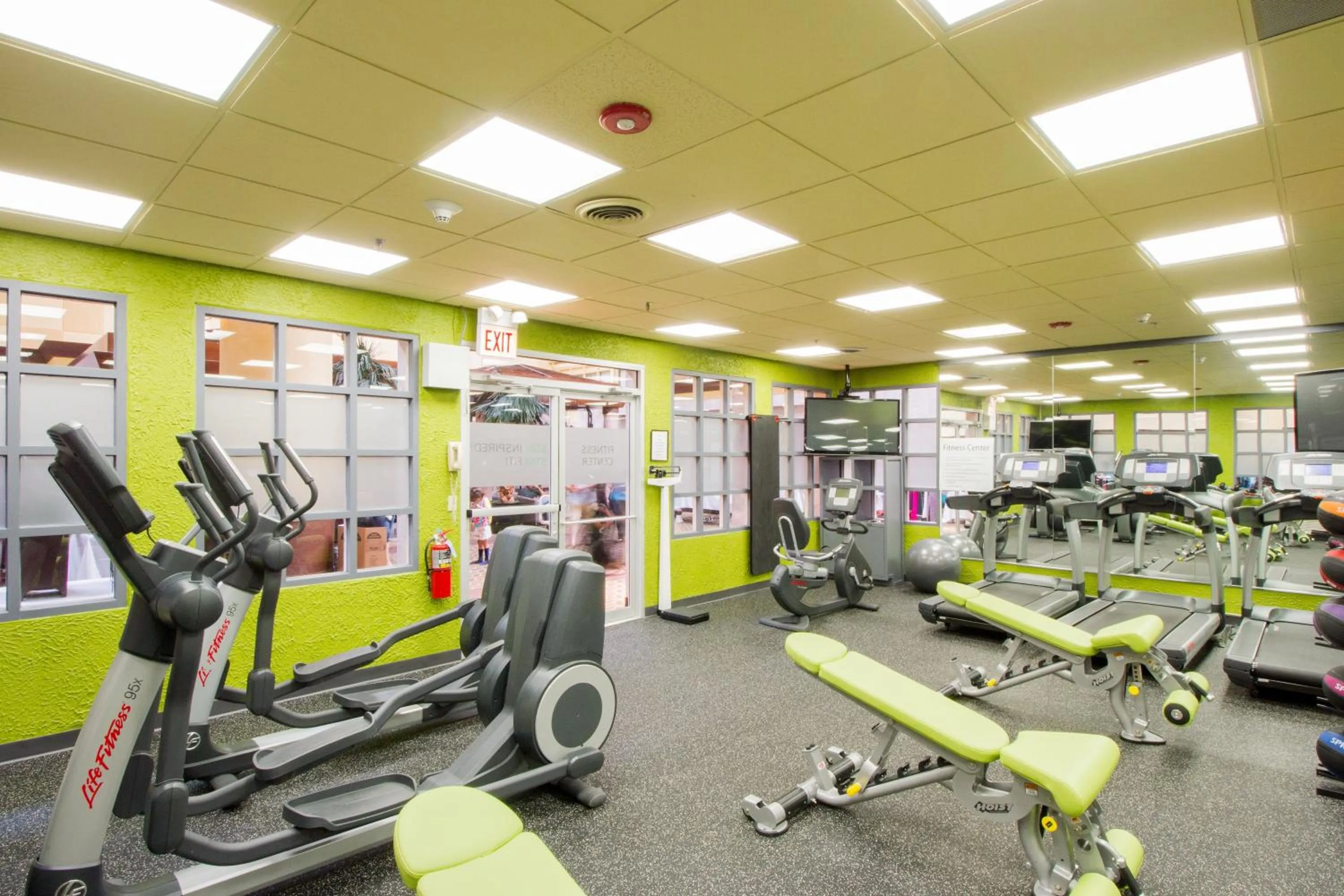 Fitness centre/facilities in Holiday Inn Chicago North Shore by IHG