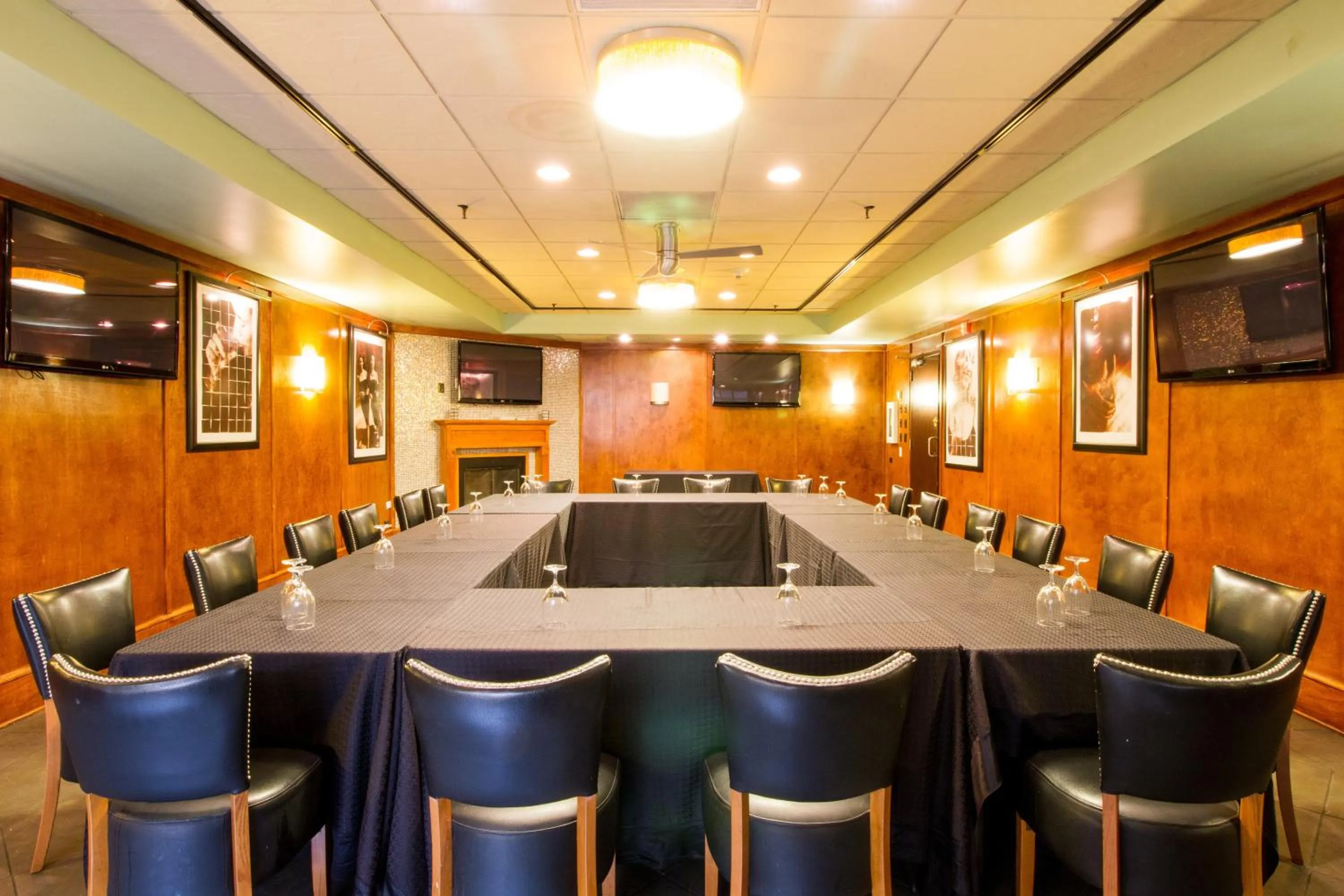 Meeting/conference room in Holiday Inn Chicago North Shore by IHG